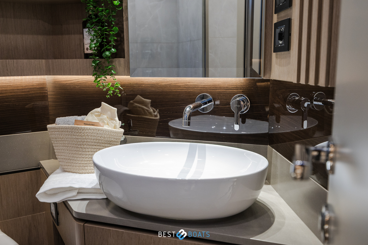 foto: 11 Absolute  Navetta 52