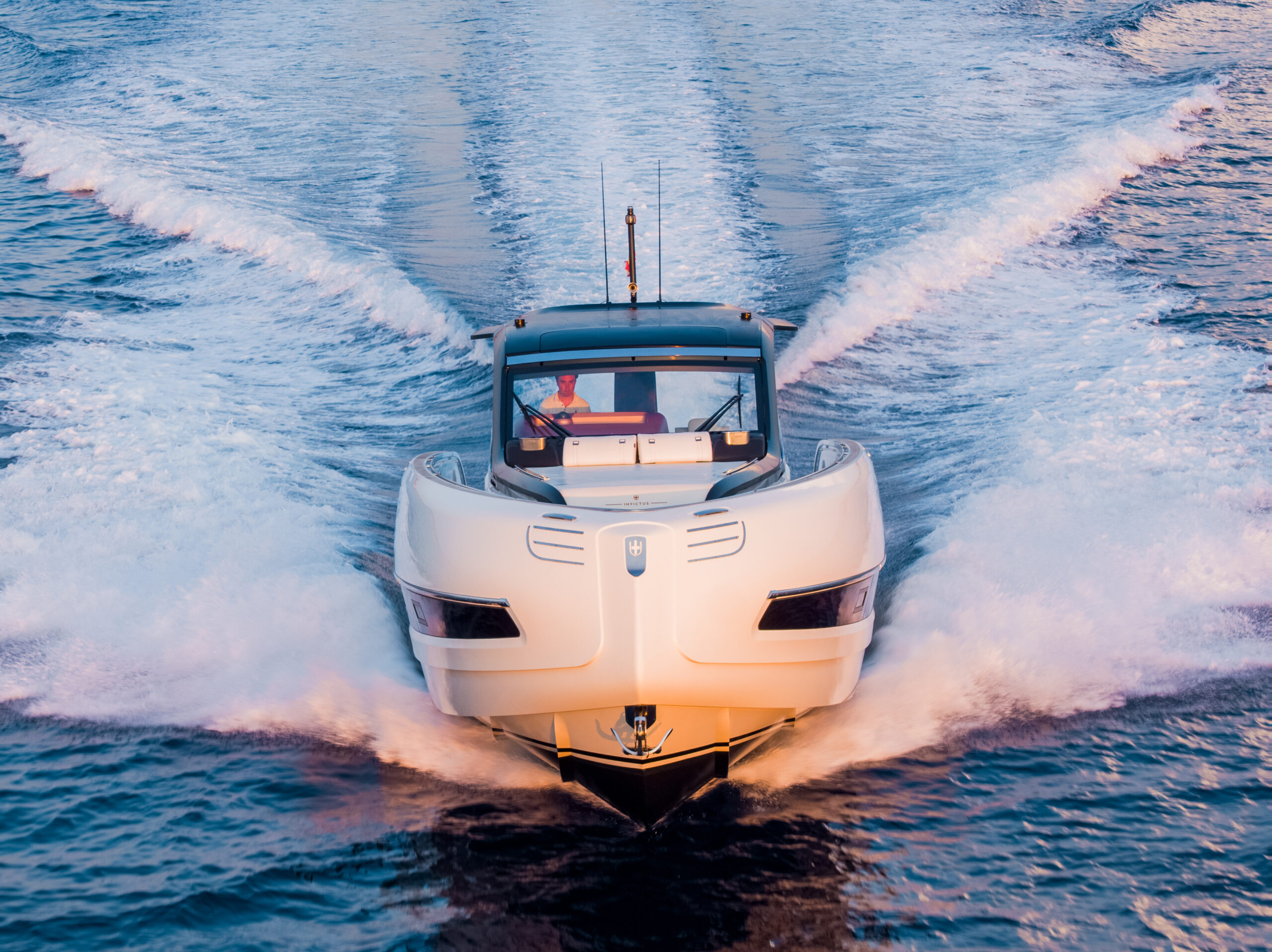 foto: 10 Invictus TT460