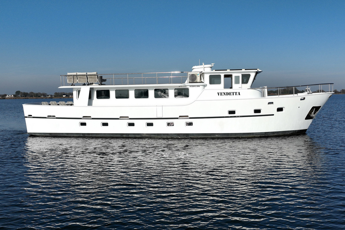 foto: 6 Trawler 2250 