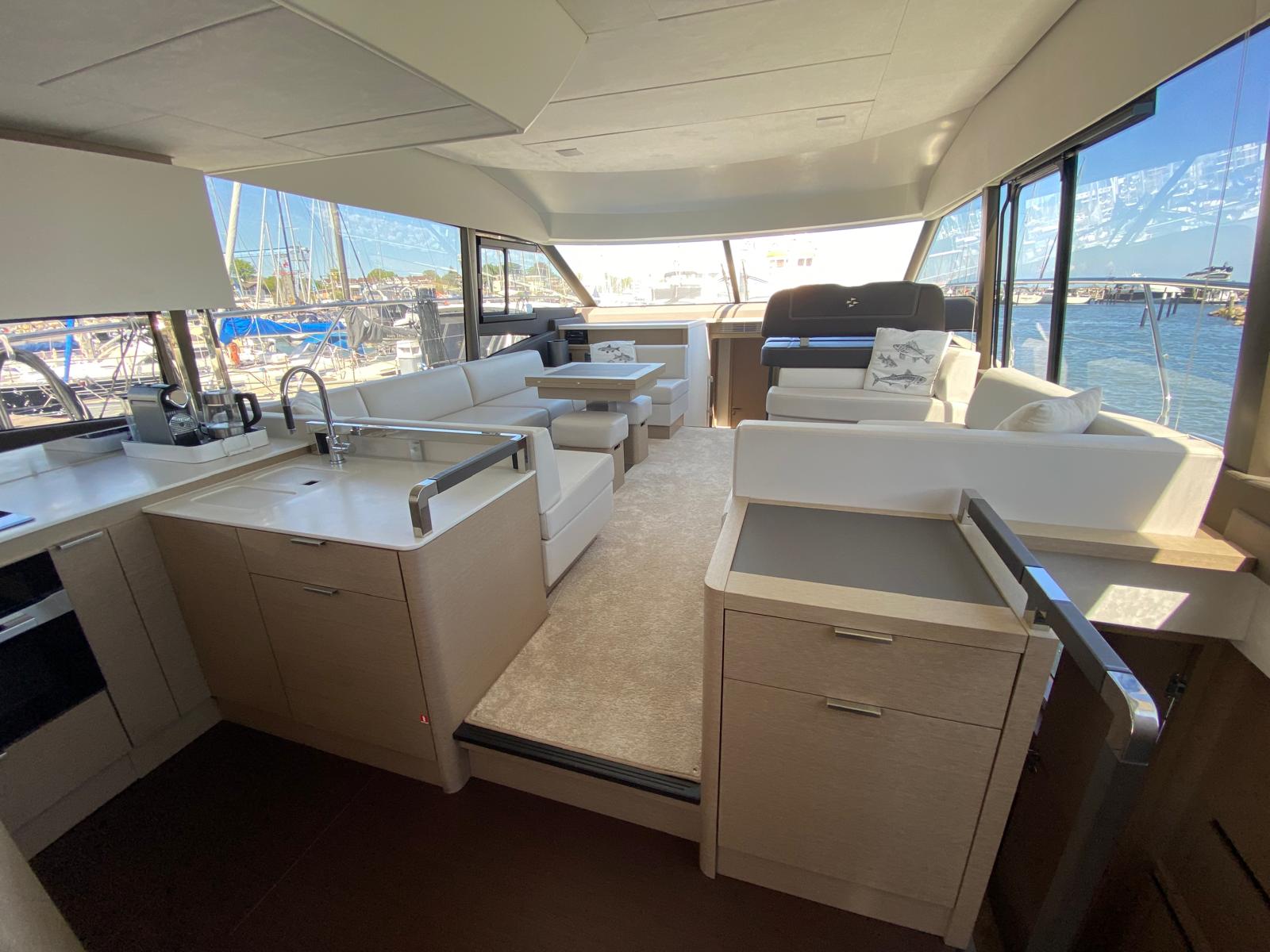 foto: 5 Prestige 590 Flybridge