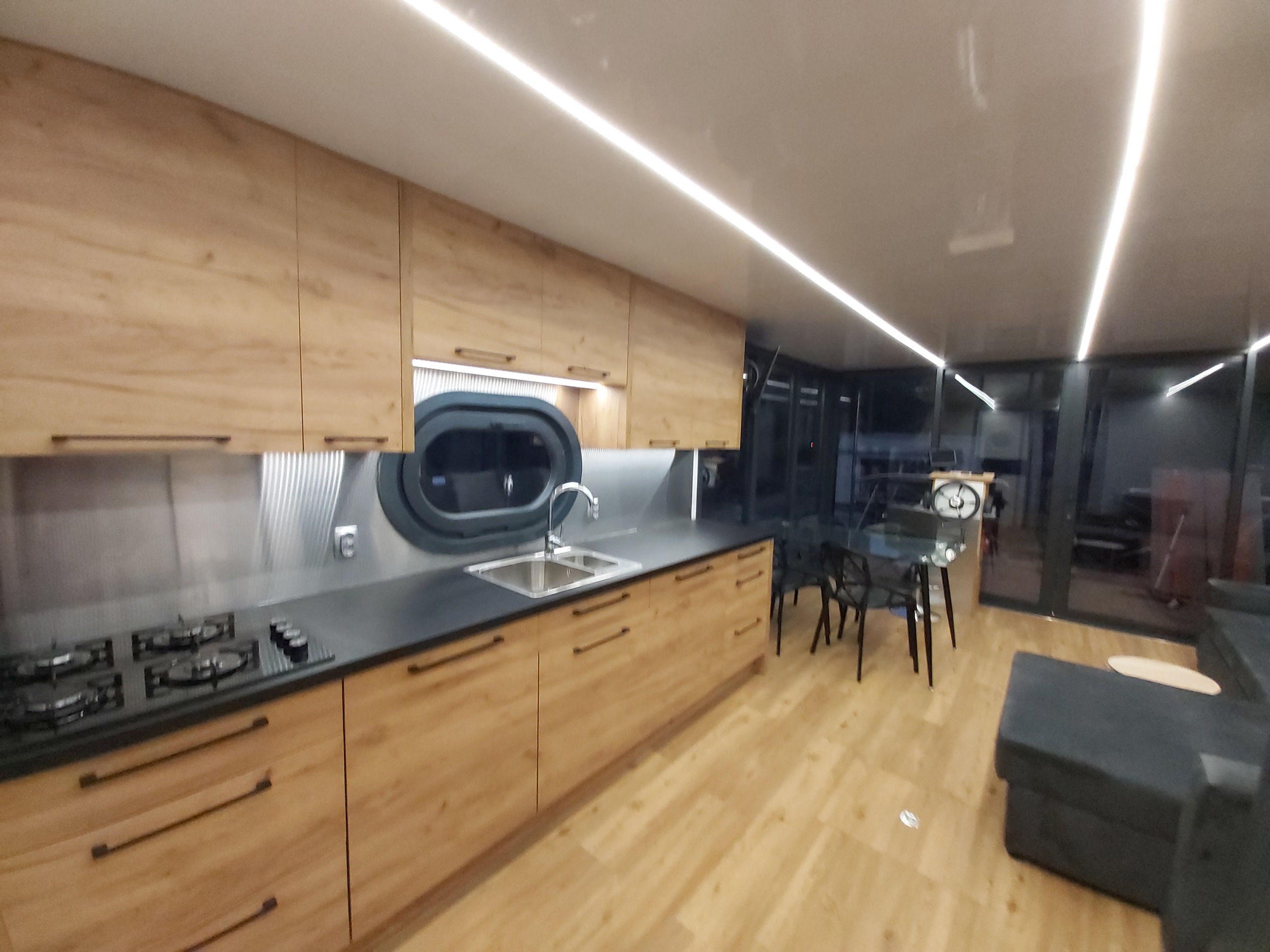 foto: 7 Campi 400 Houseboat