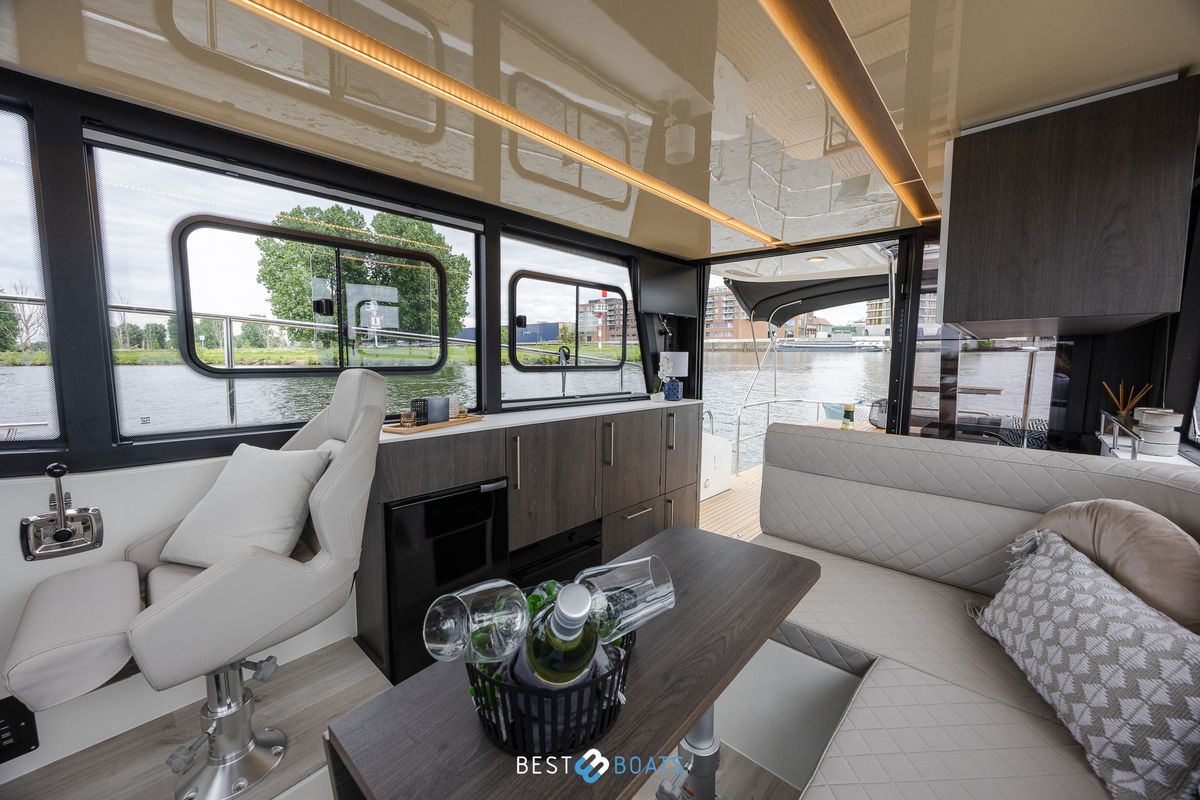 foto: 10 Cobra Yachts Futura 36 Premium Fly