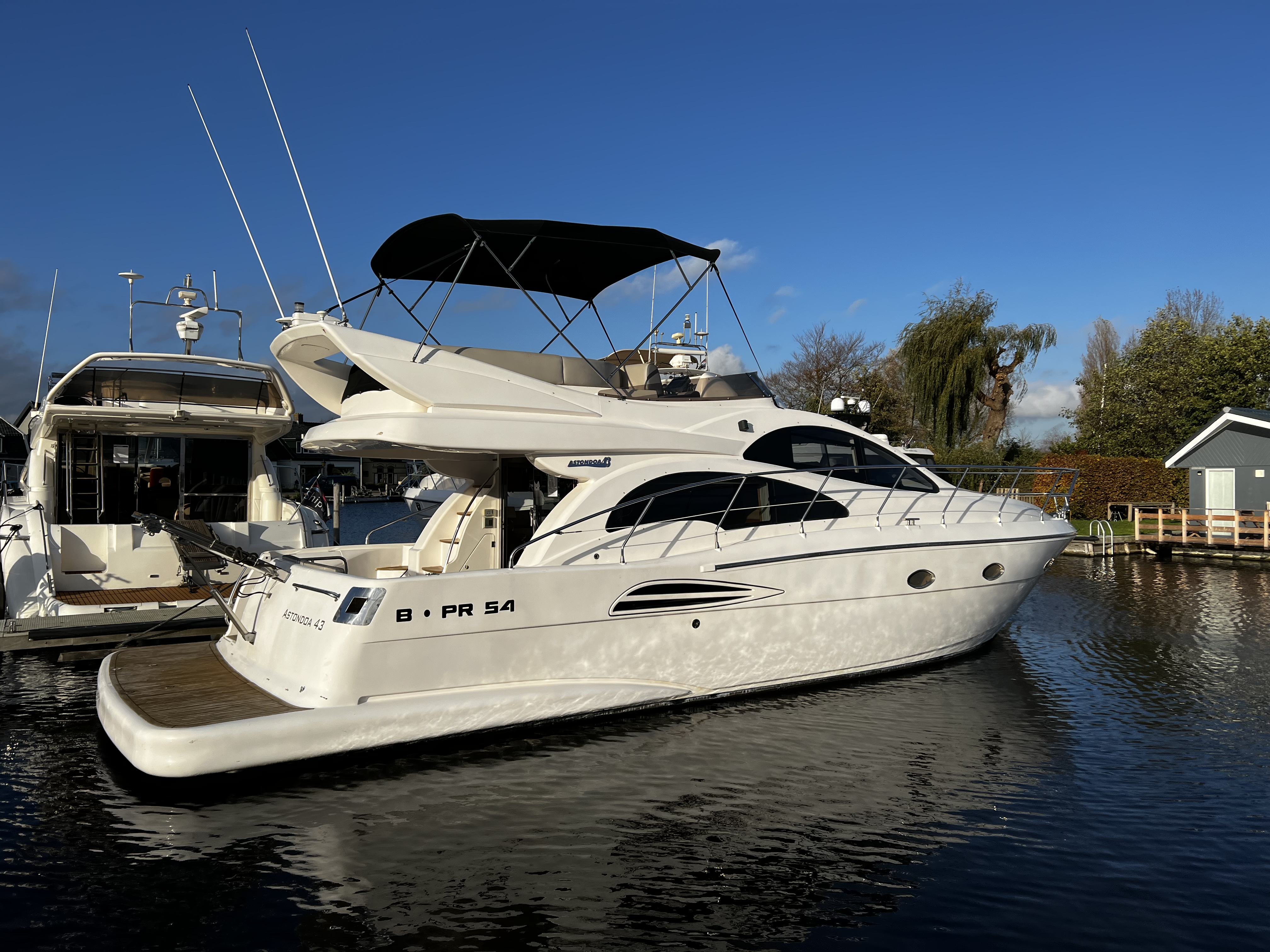 foto: 6 Astondoa  43 GLX