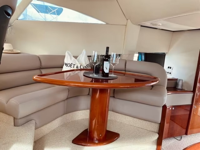 foto: 5 Fairline Squadron 52