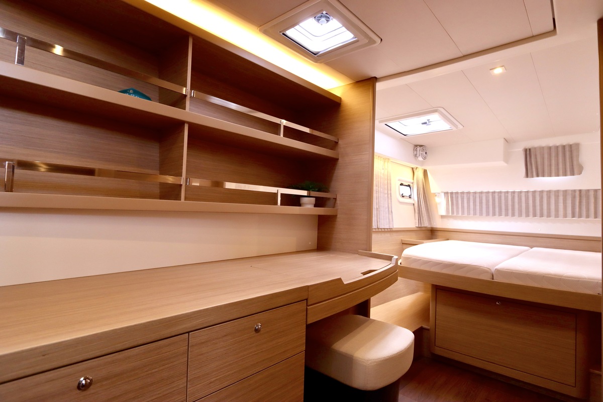 foto: 6 Lagoon 42 Full specs