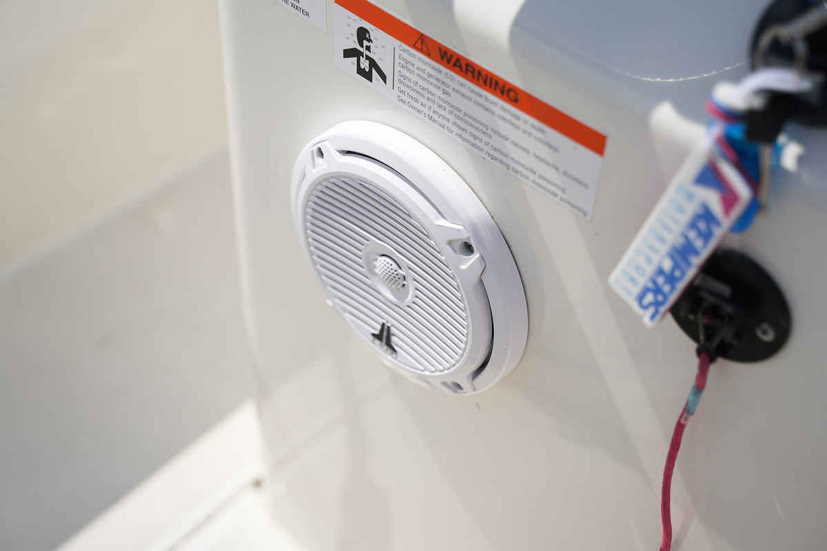 foto: 37 Boston Whaler 170 Dauntless