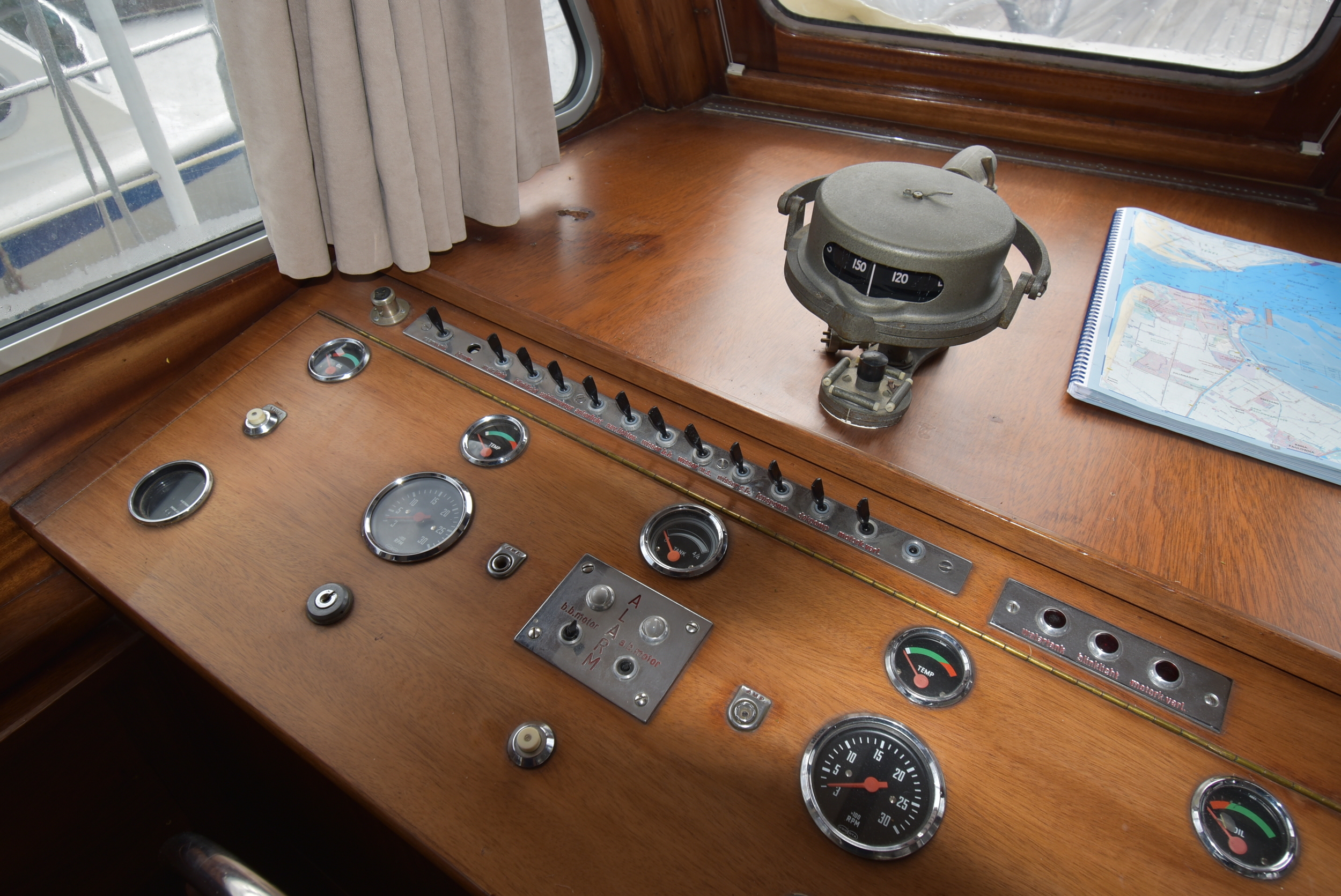 foto: 9 Super Van Craft 1350