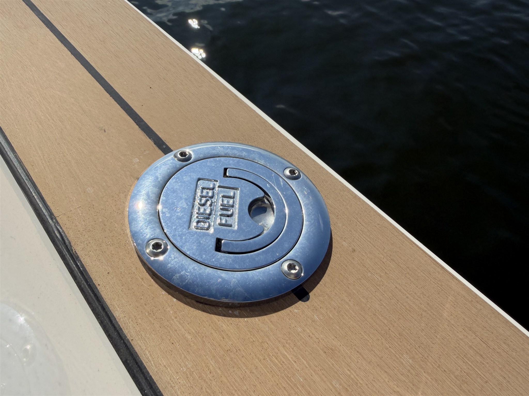 foto: 8 Interboat Intender 750 Cabin