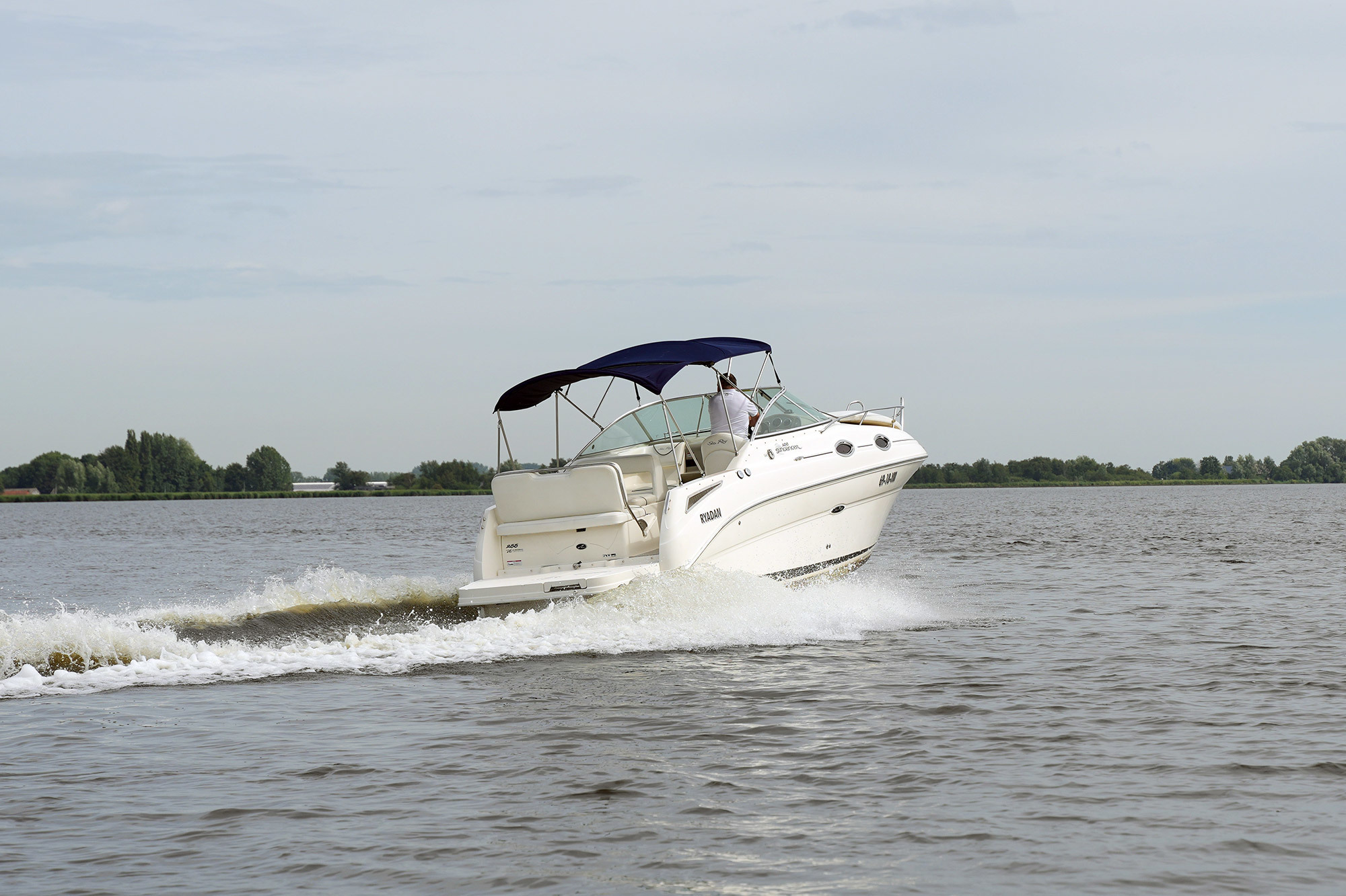 foto: 12 Sea Ray 255 Sundancer