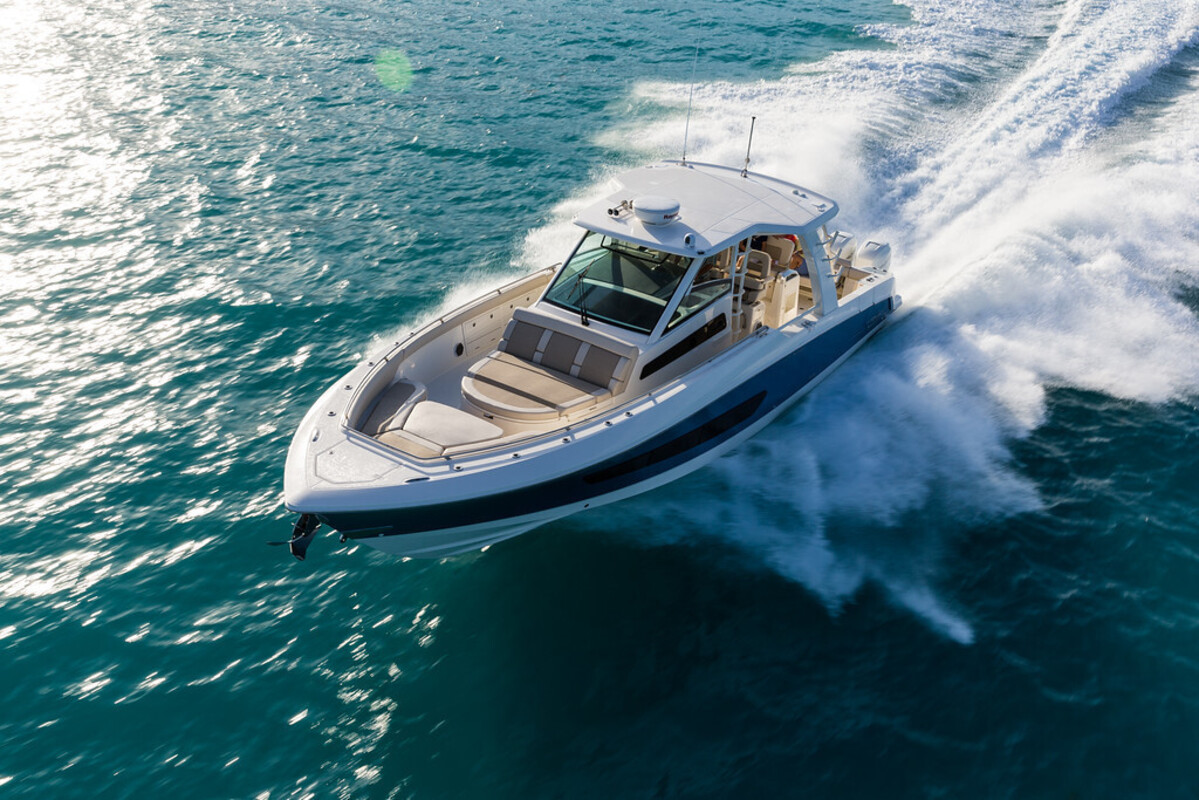 foto: 5 Boston Whaler 420 Outrage