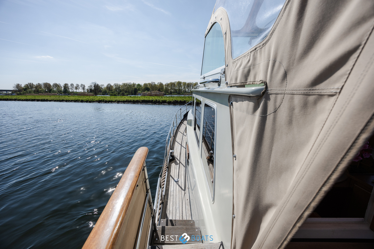 foto: 7 Linssen  St. Jozef 1050 Salon AK-L