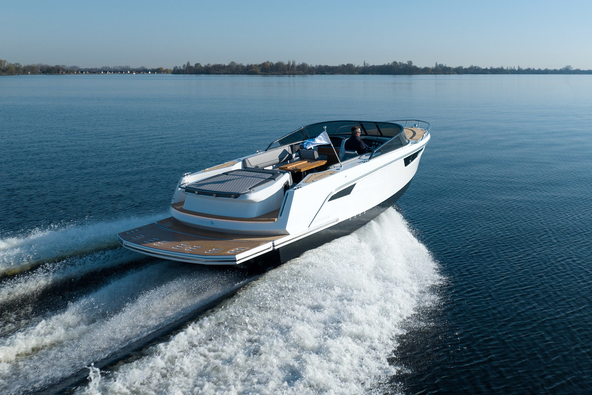 foto: 9 Alfastreet Marine 28 Cabin - Inboard Series