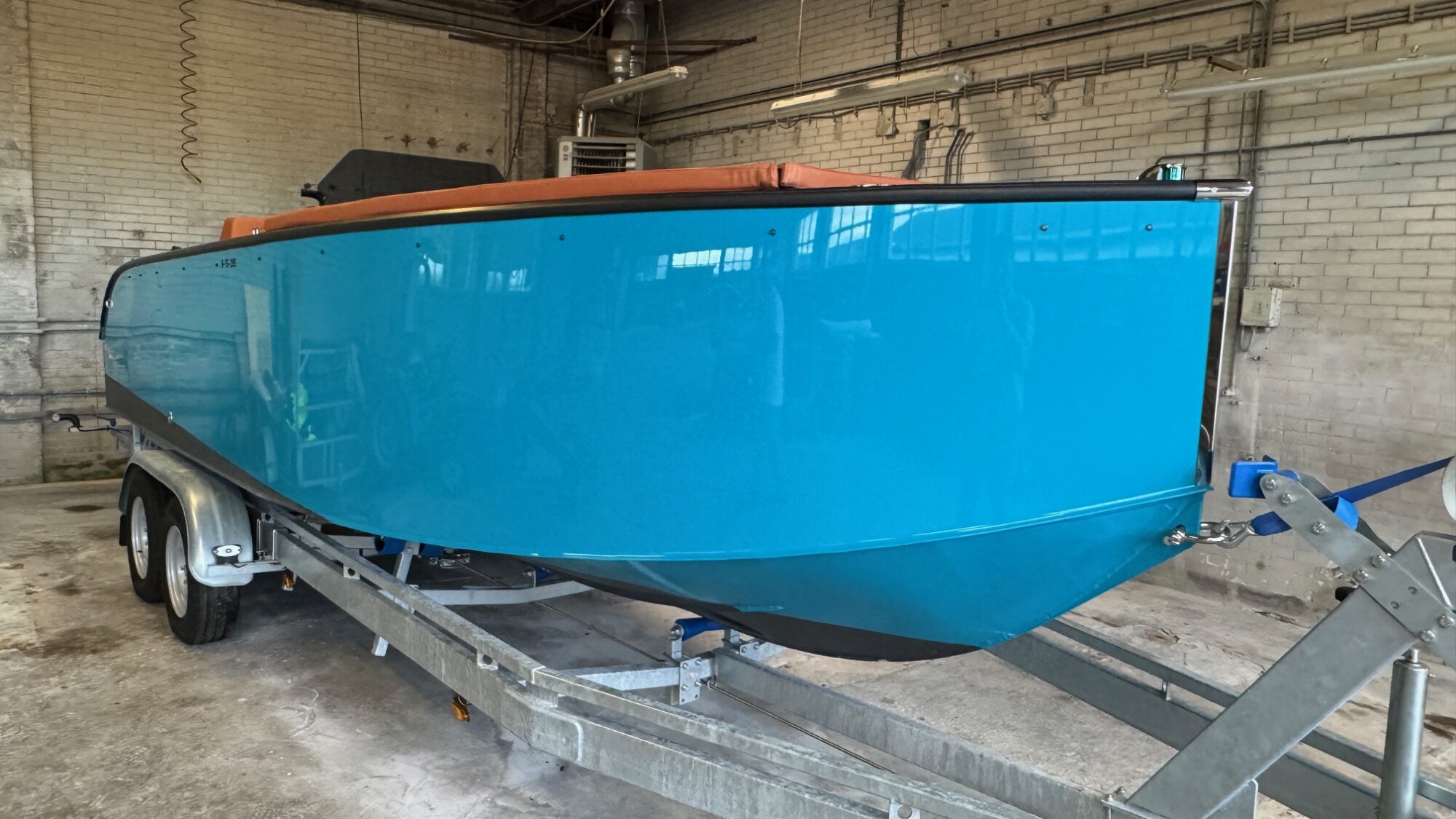 foto: 6 Futuro Boats Futuro ZX-20L Tender