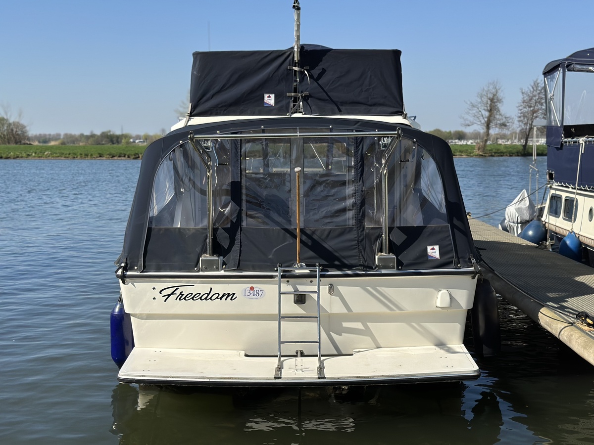 foto: 6 Fairline  31 Corniche 