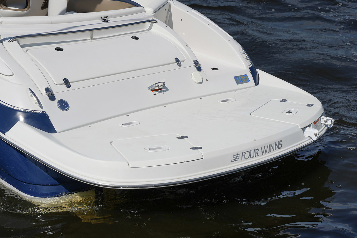 foto: 5 Four Winns 225 Sundowner