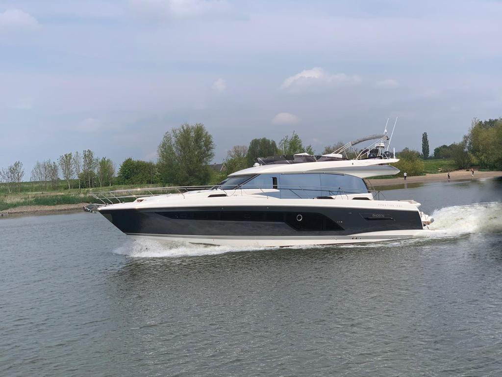 hoofdfoto: 1 Prestige 590 Flybridge #64