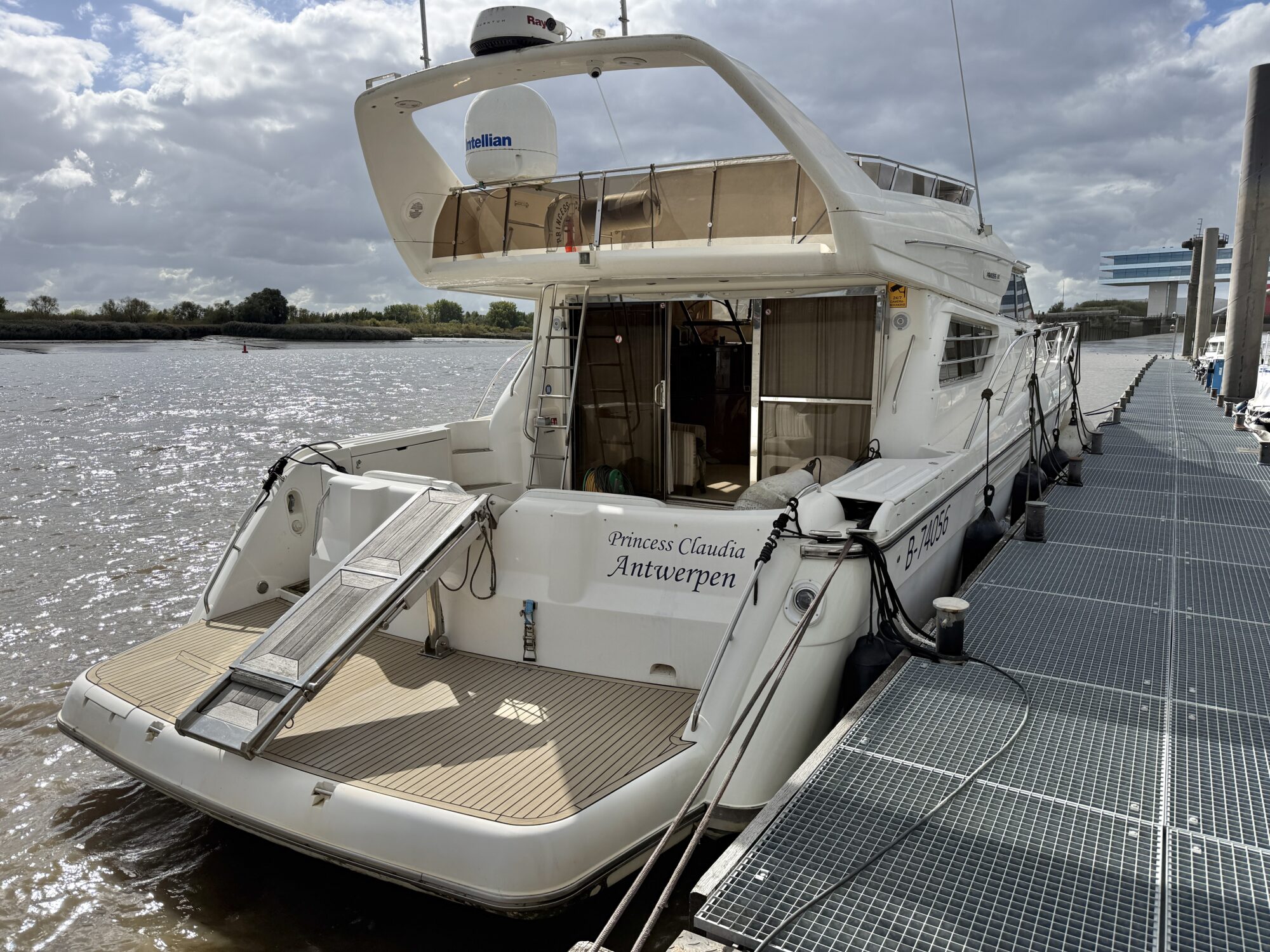 foto: 11 Princess Princess 60 Flybridge