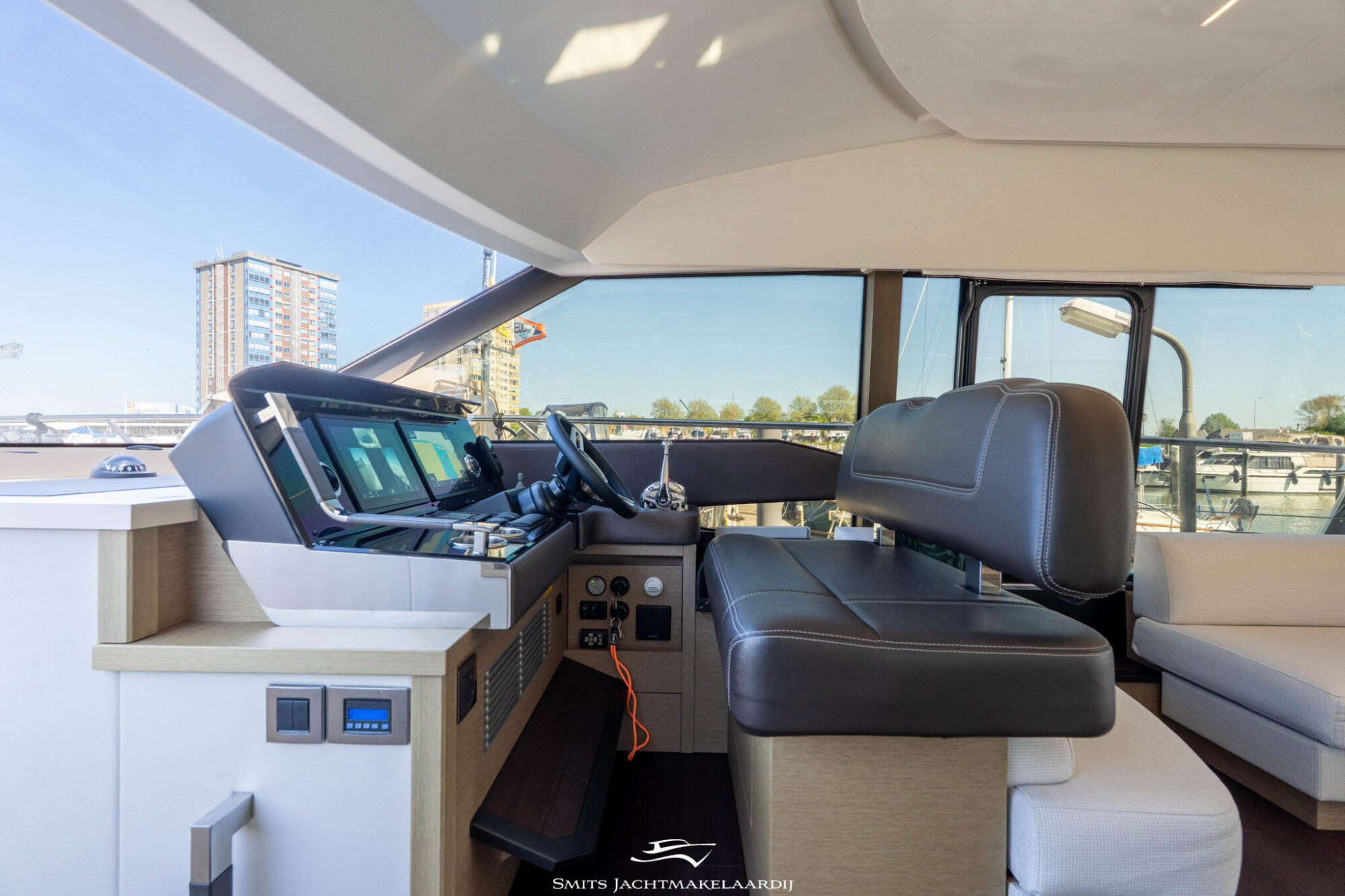 foto: 28 Prestige Prestige 590 Flybridge