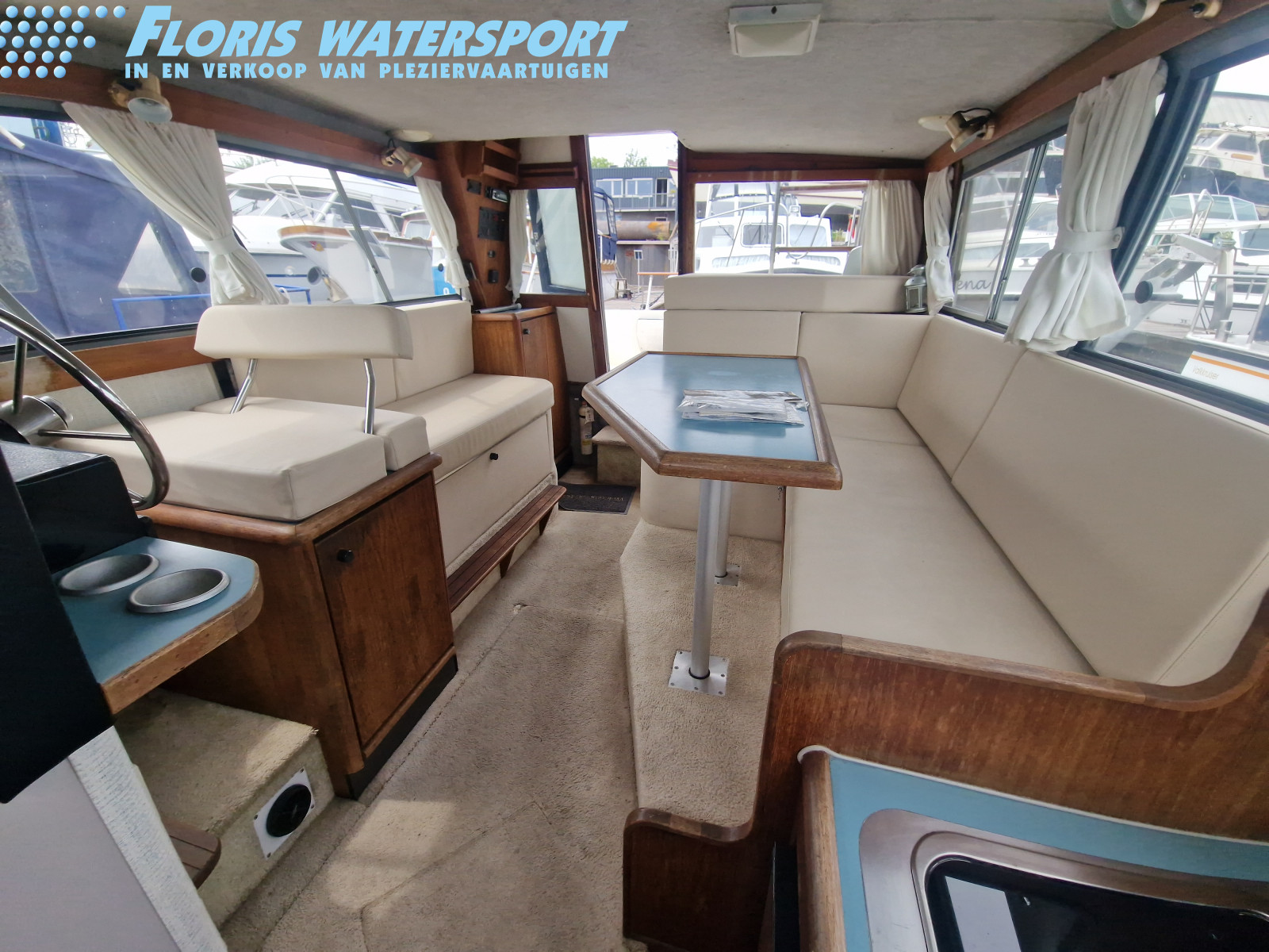 foto: 5 Bayliner  2858