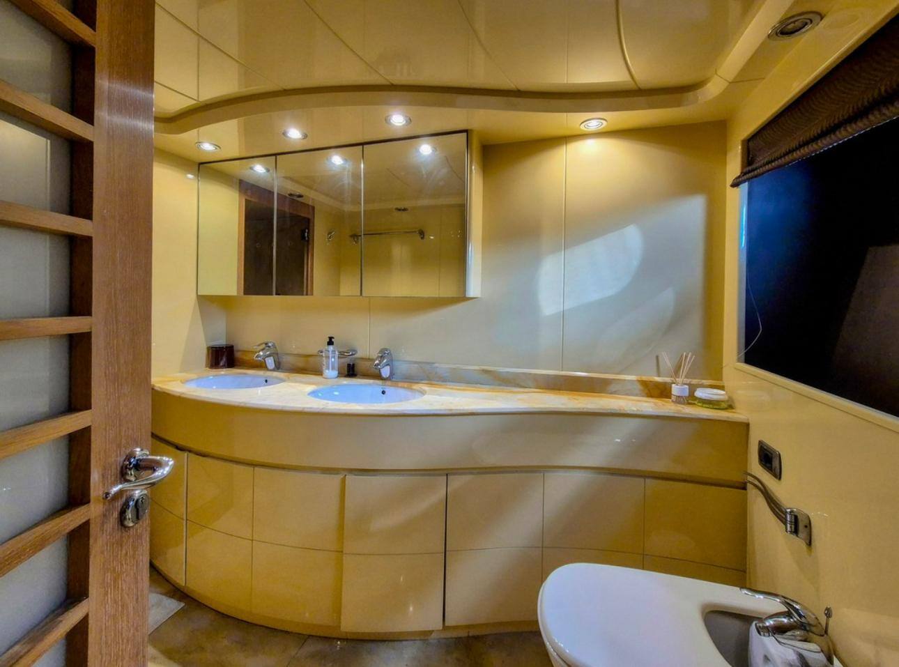 foto: 5 Astondoa Astondoa 95