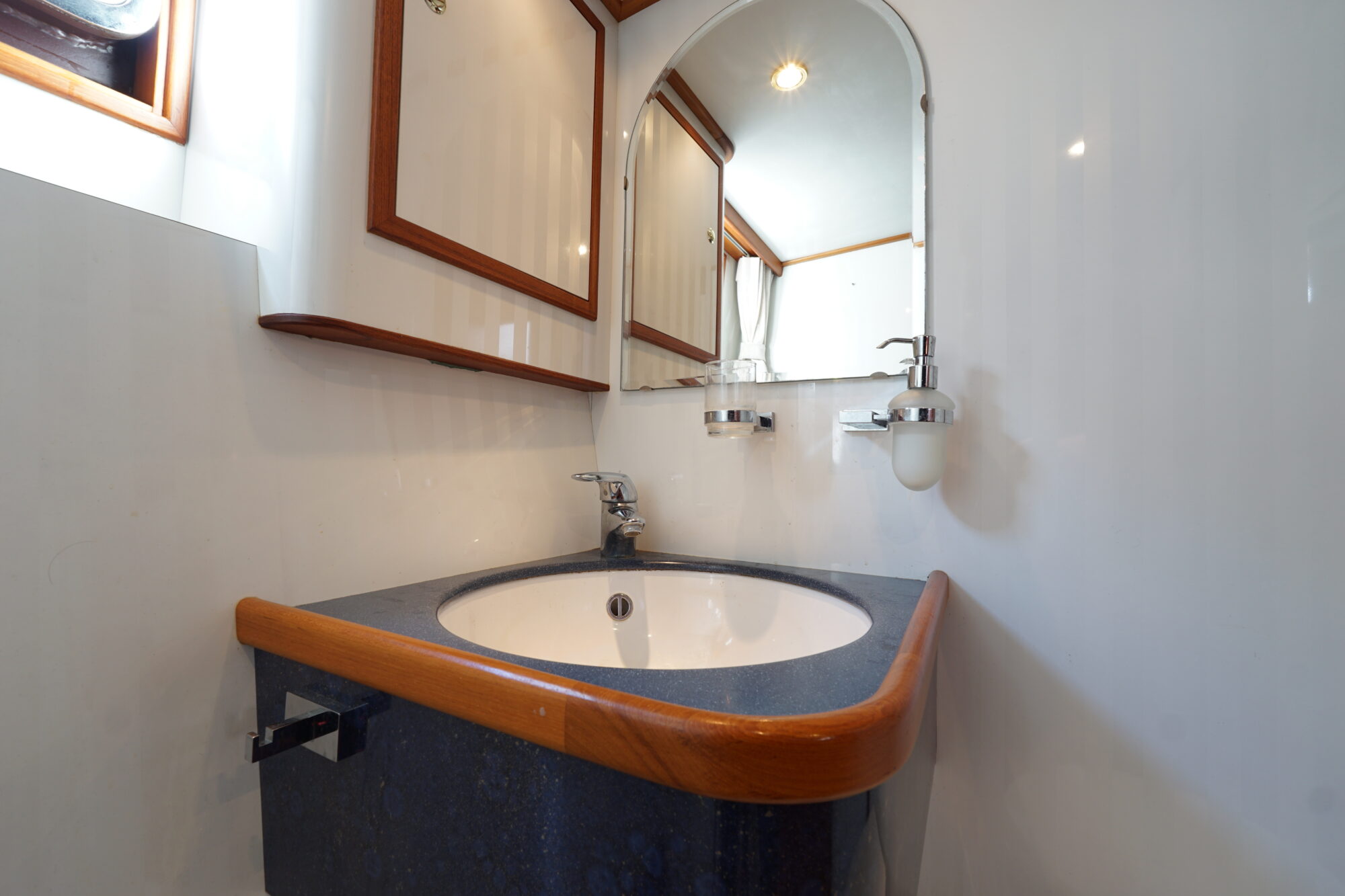 foto: 6 Damen Damen Pushy Cat 15.00 AK Cabrio