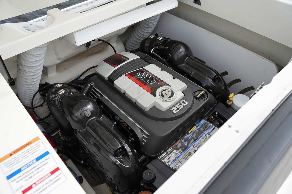 foto: 5 Sea Ray  SPX 230