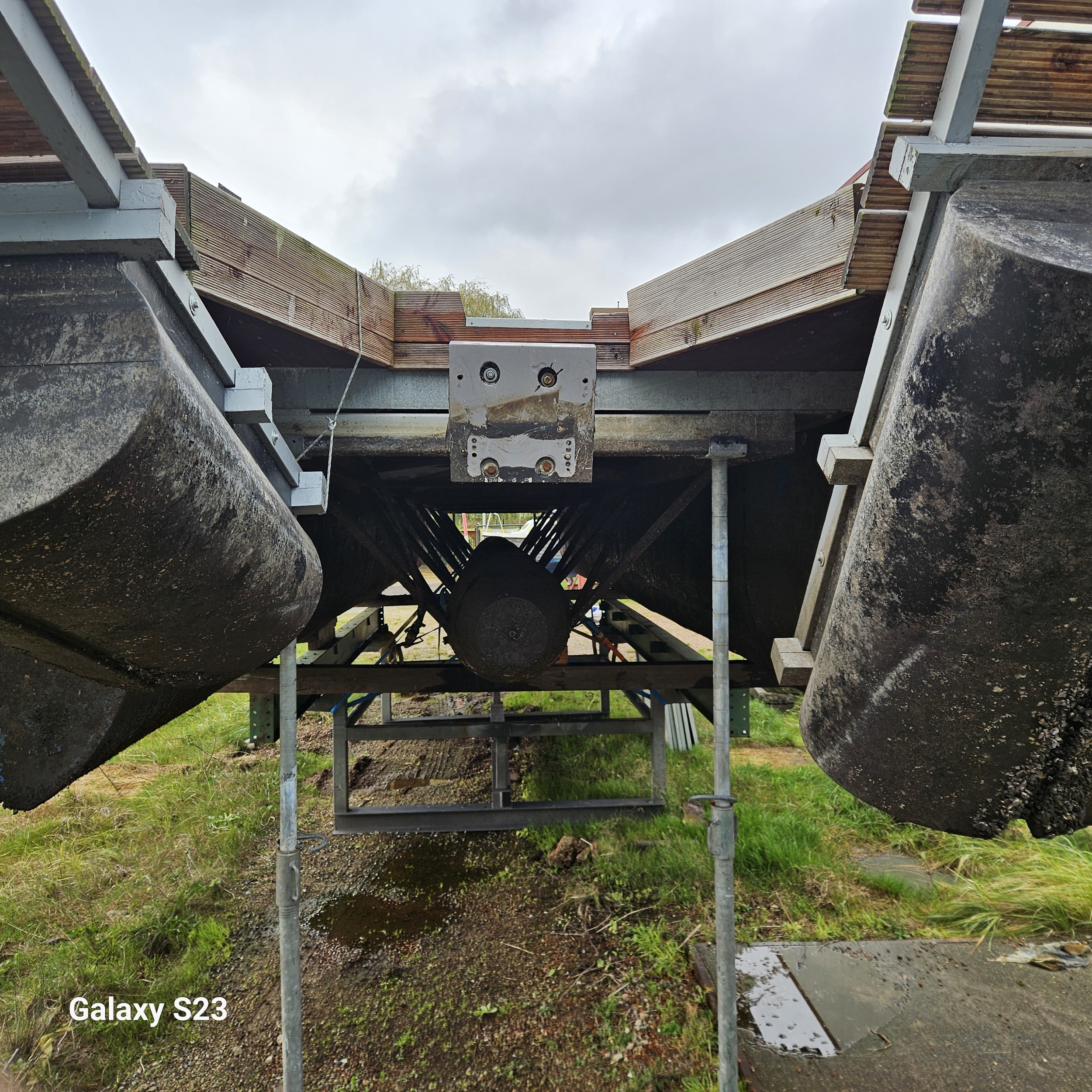 foto: 4 LST Boatin (onderstel) Houseboat