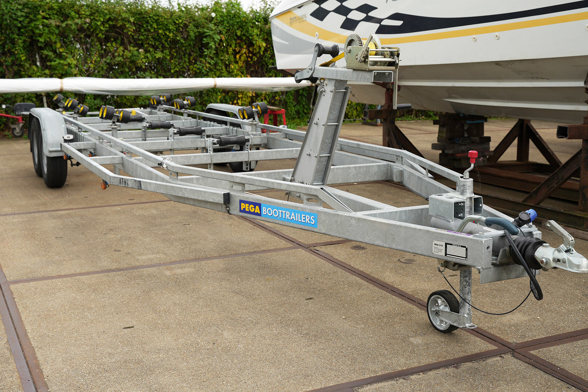 foto: 6 Sea Ray  SPX 230