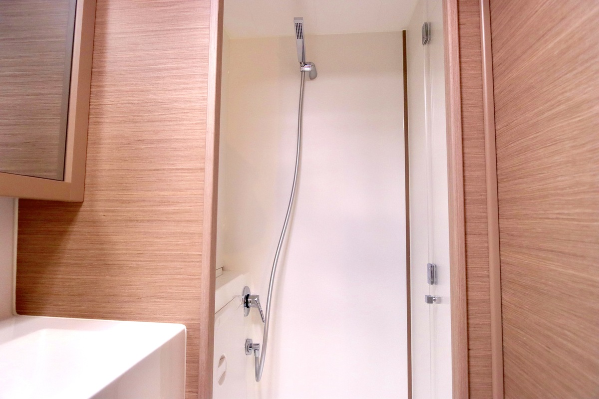 foto: 19 Lagoon 42 Full specs