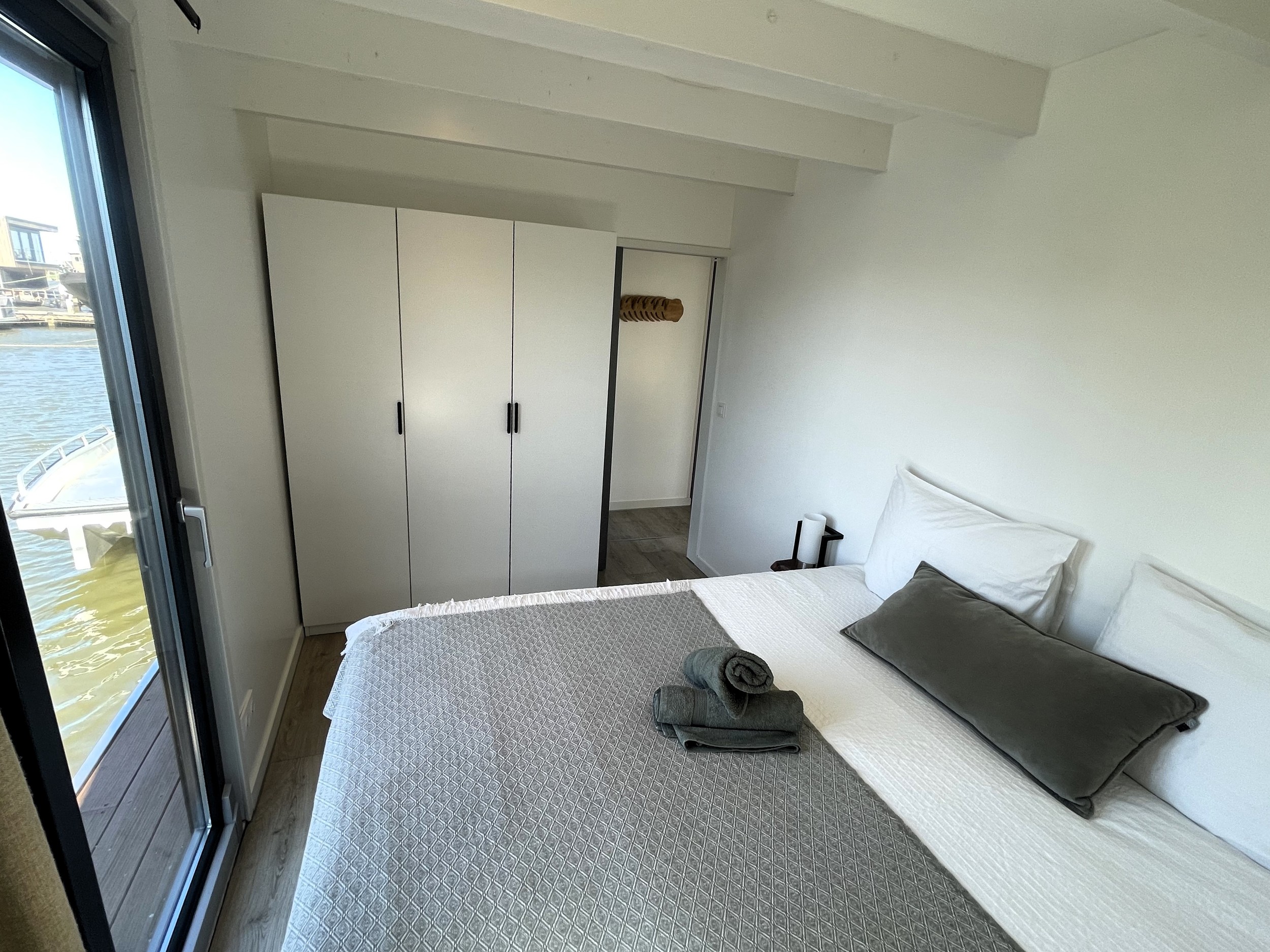 foto: 4 Surla 15 Houseboat Zelfvoorzienend