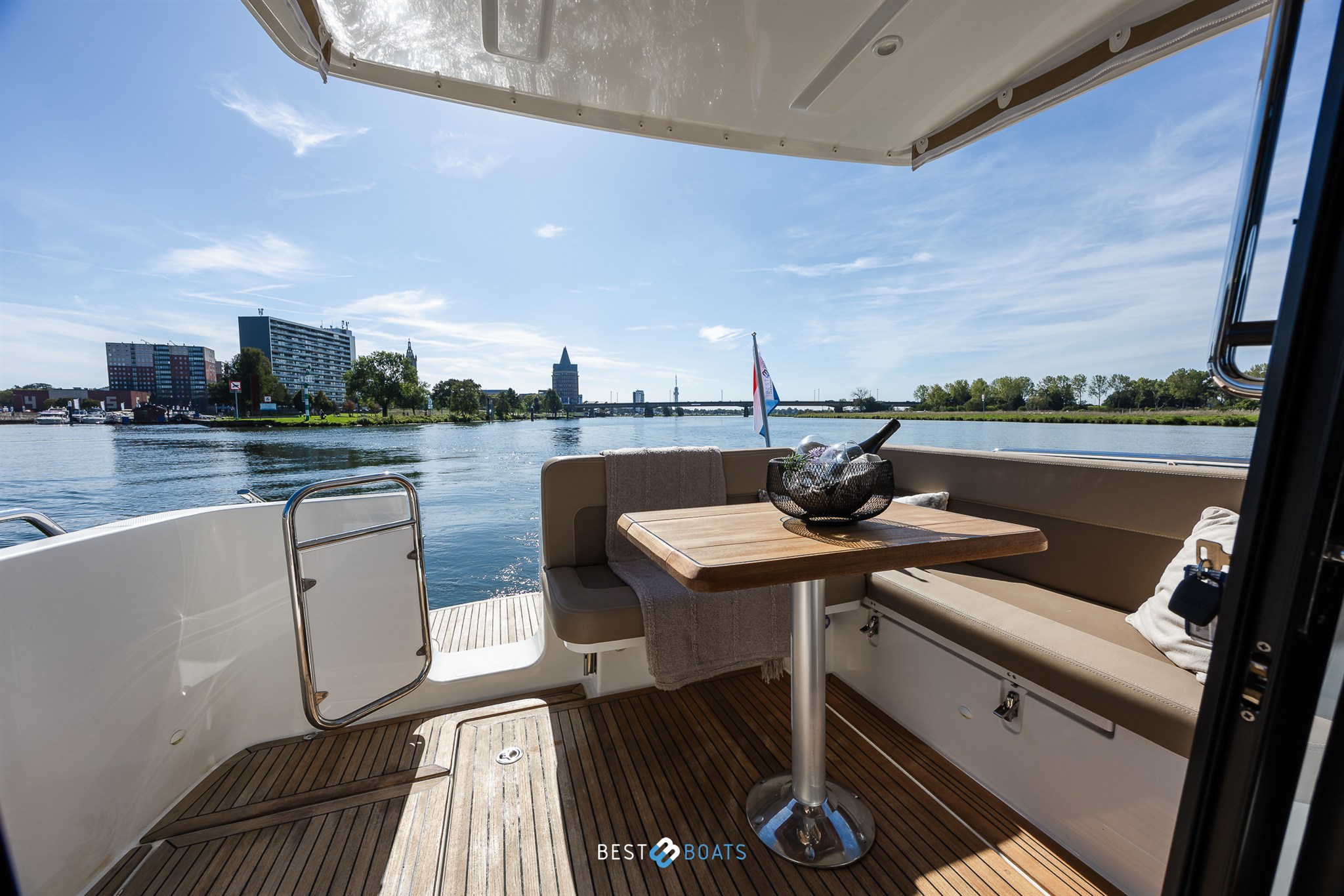 foto: 5 Nimbus 305 Coupé