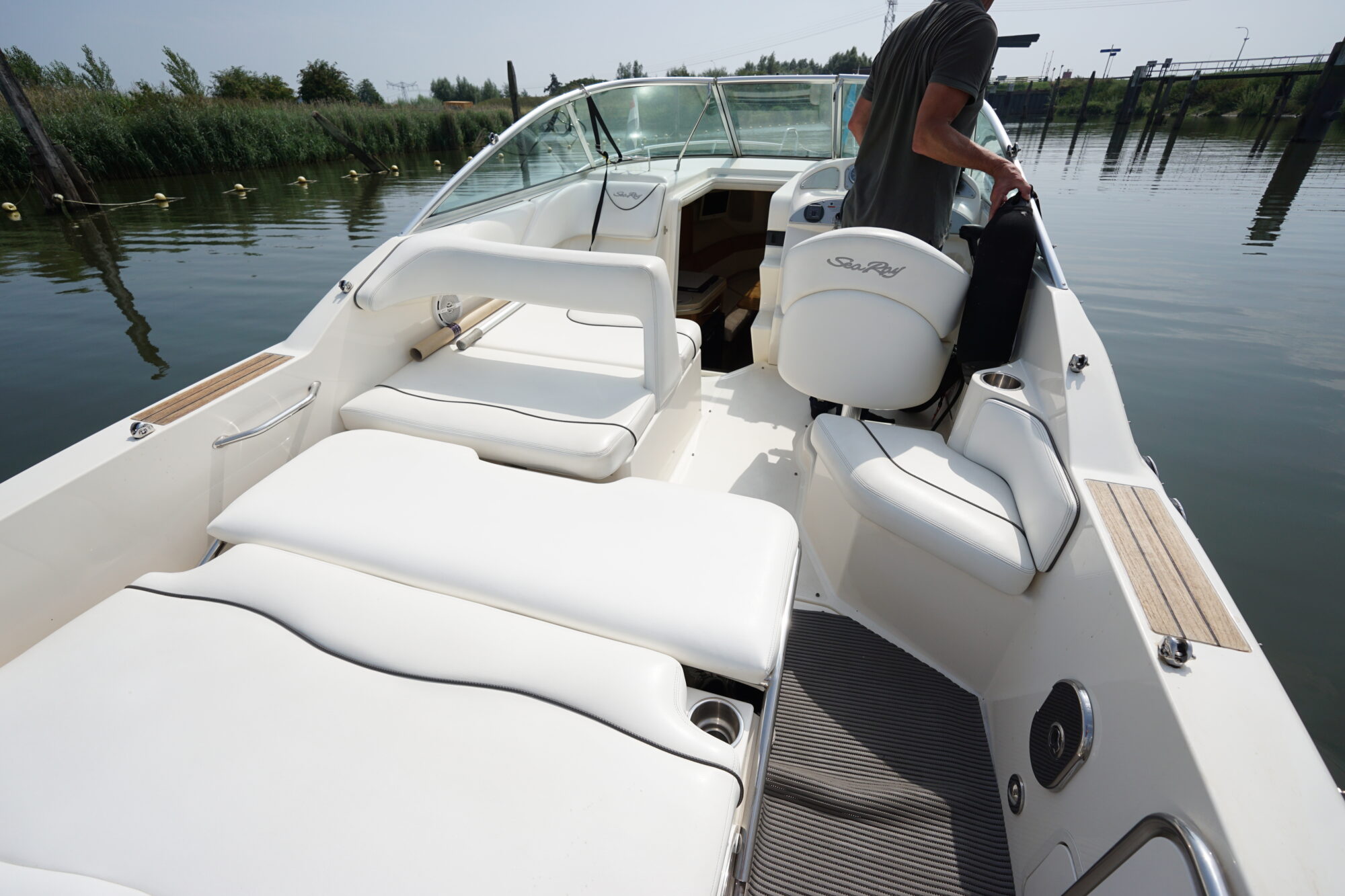 foto: 11 Sea Ray Sea Ray 255 Sundancer