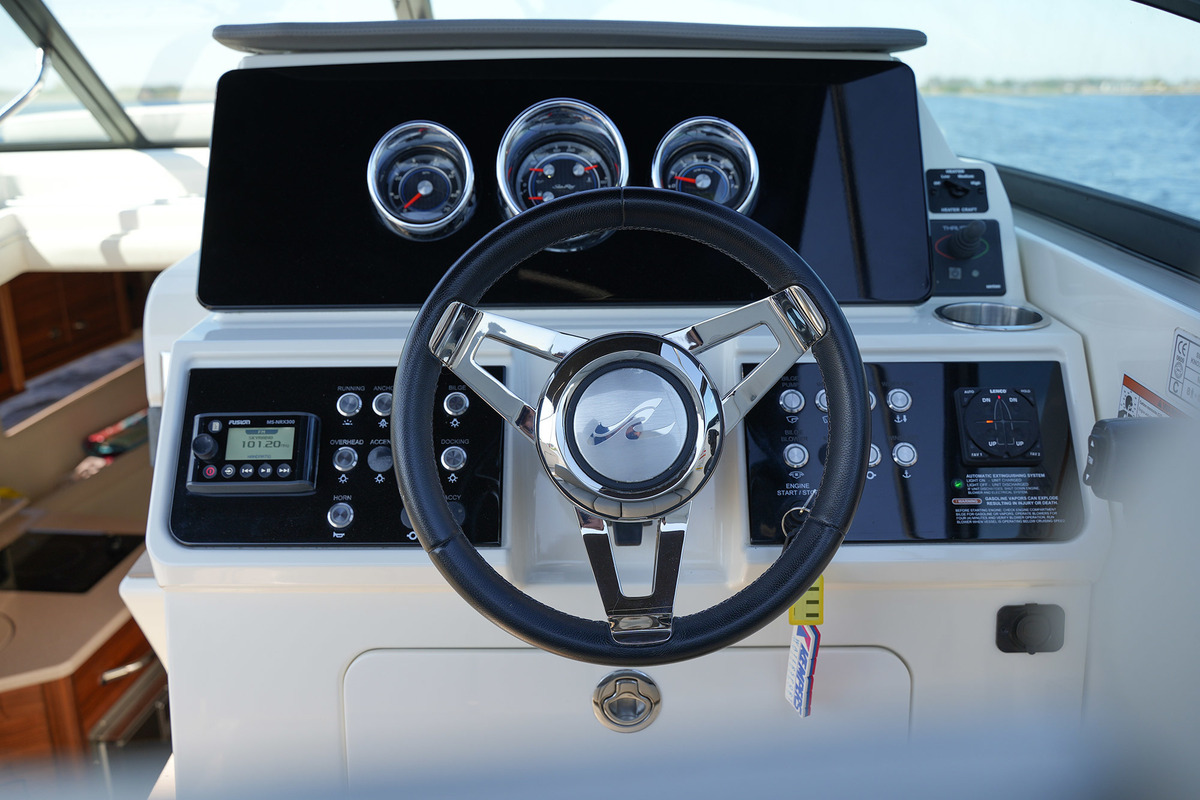 foto: 14 Sea Ray Sundancer 265