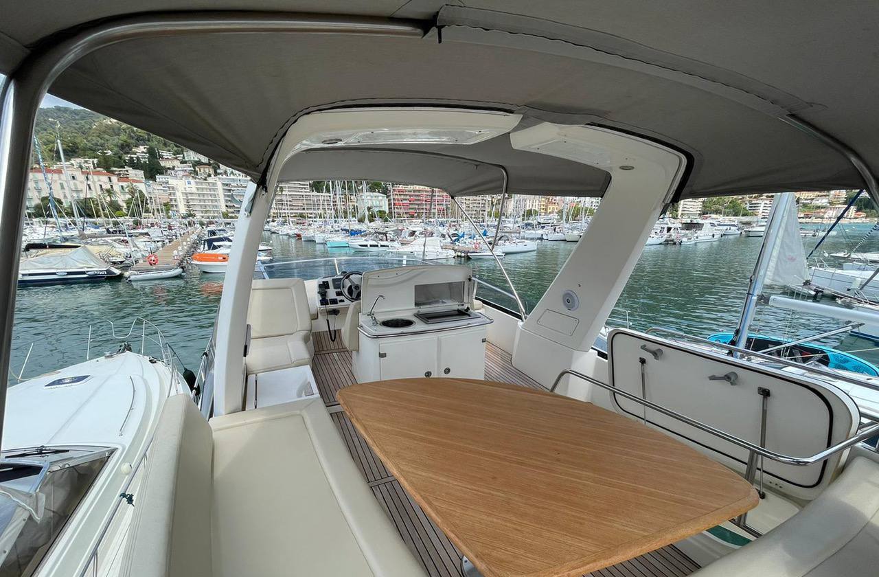 foto: 6 Prestige 50 fly