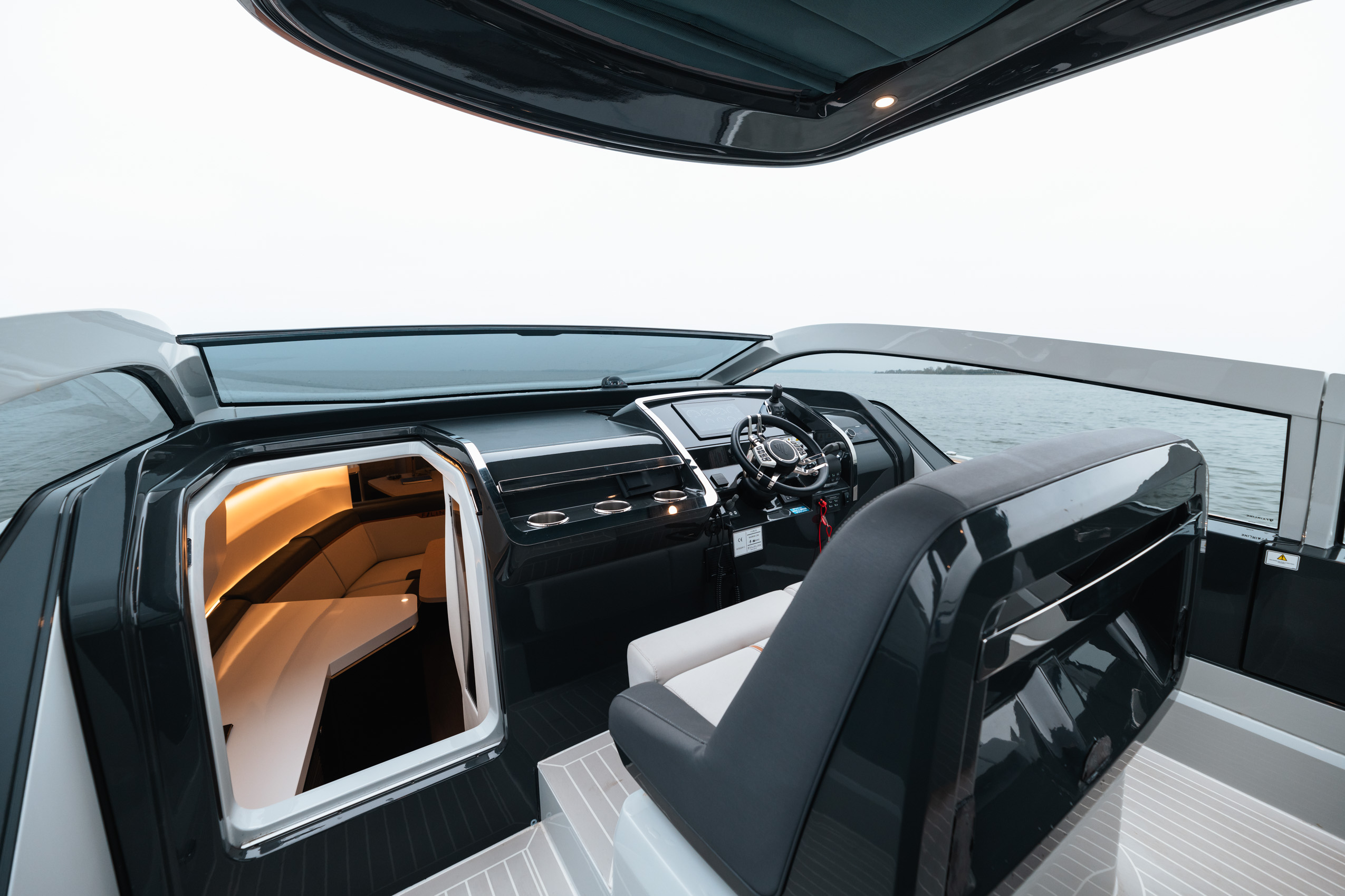 foto: 6 Fairline F Line 33