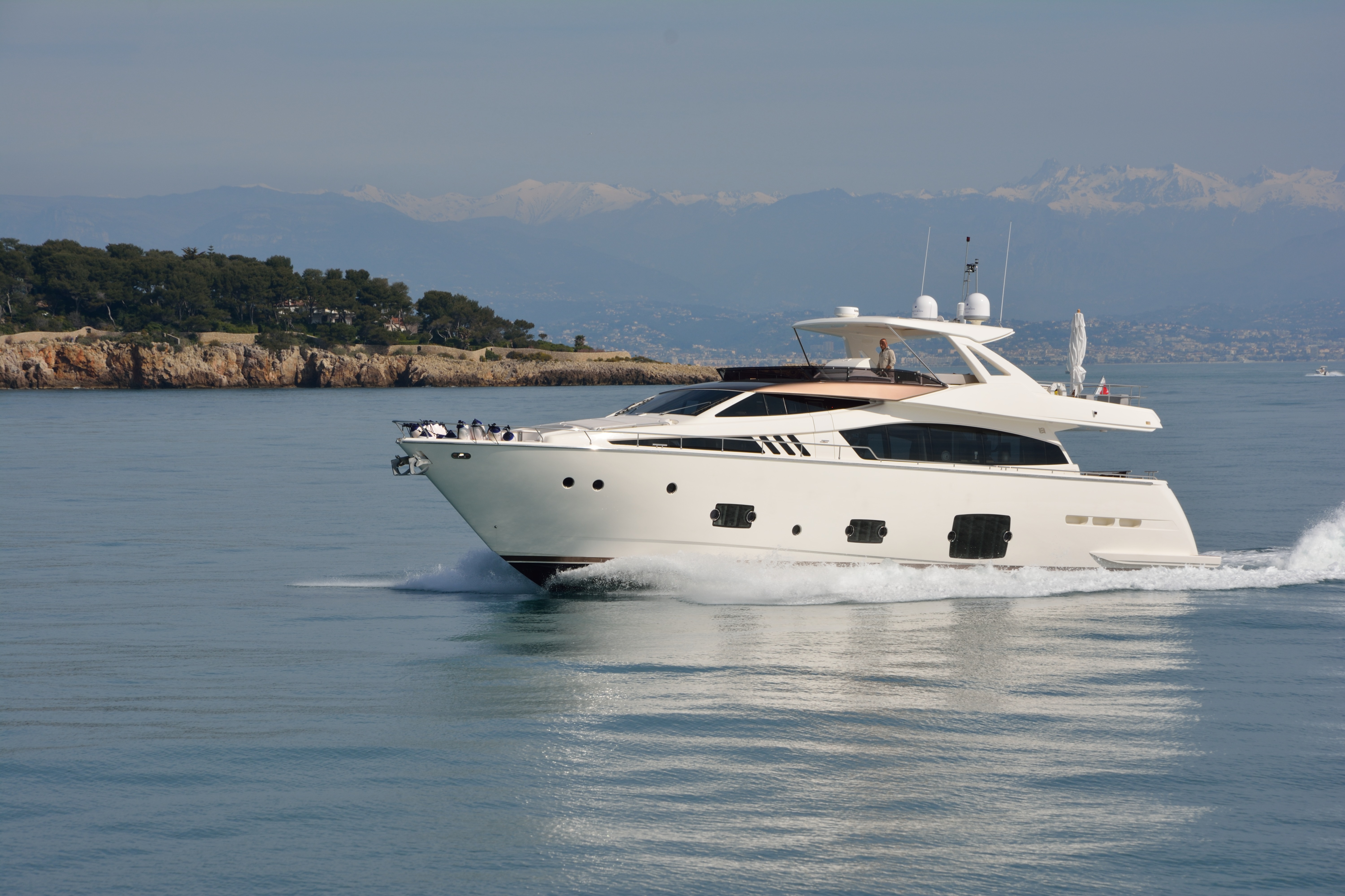 foto: 8 Ferretti 800 HT