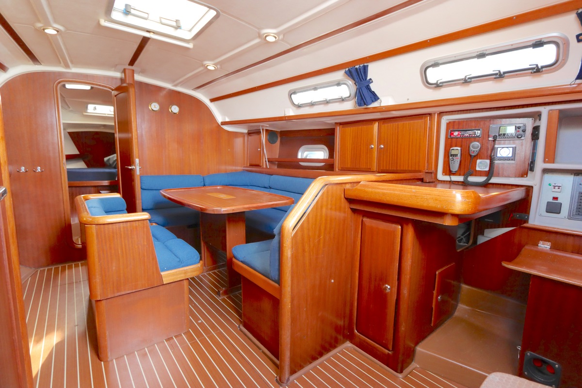 foto: 8 Bavaria  38-3 Cruiser