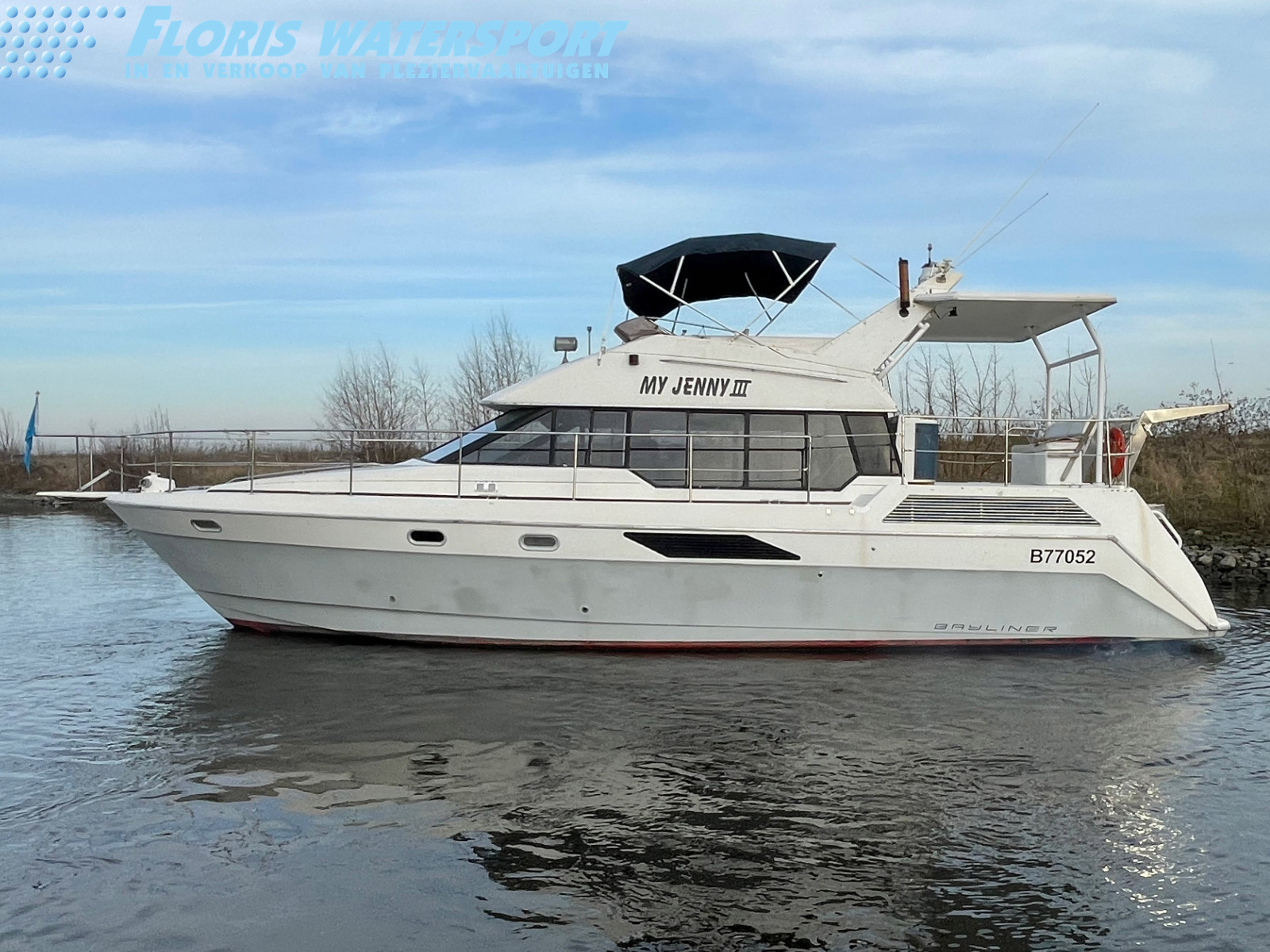 foto: 4 Bayliner 4387