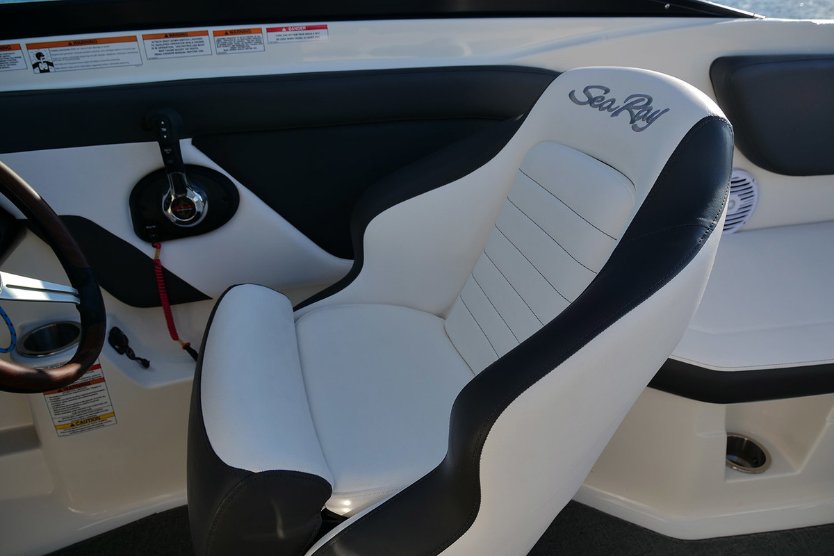 foto: 6 Sea Ray SPX 230