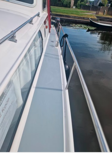 foto: 6  Curtevenne 830 Ak