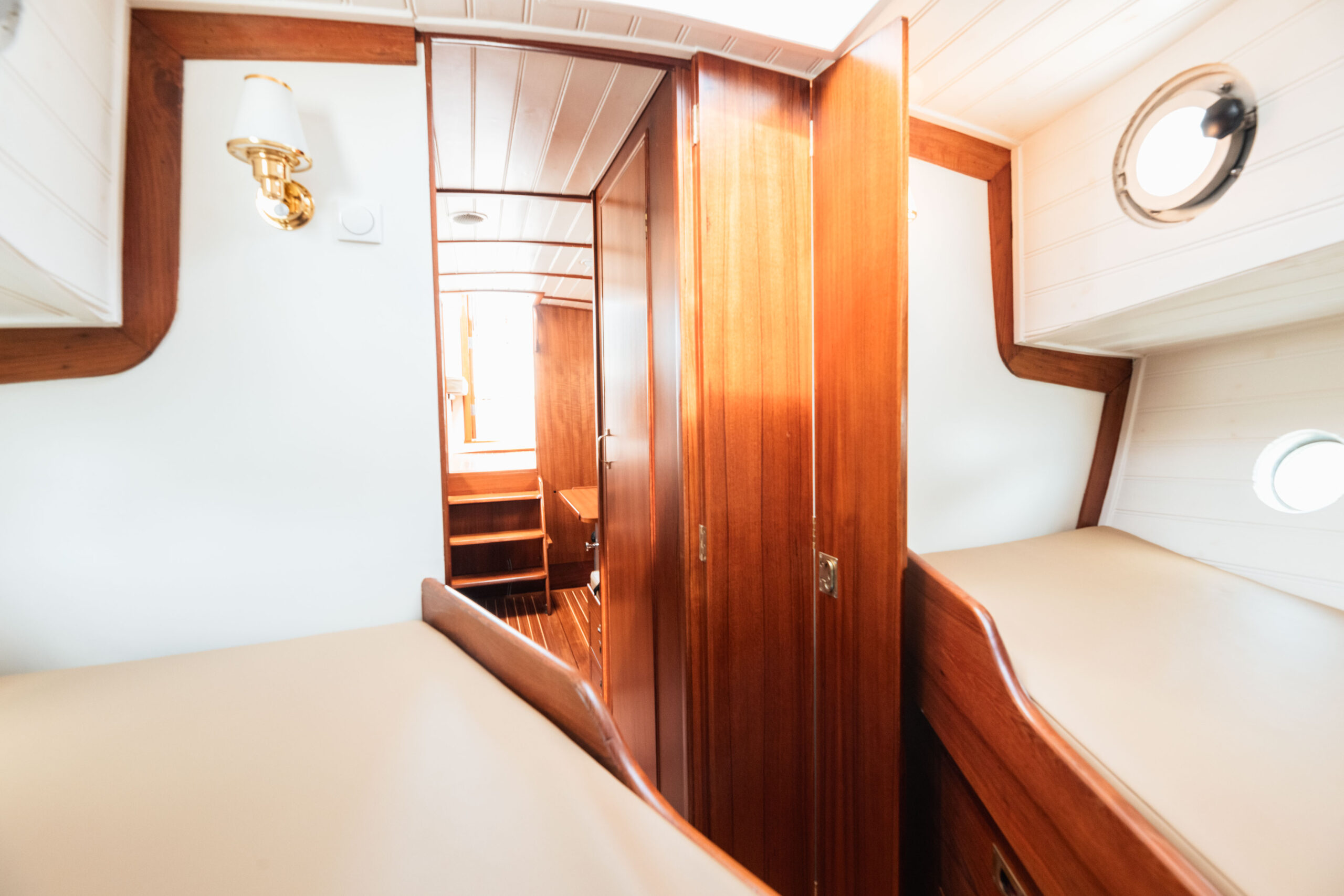 foto: 6 Fairways Marine Marine Fisher 30 Pilothouse Ketch