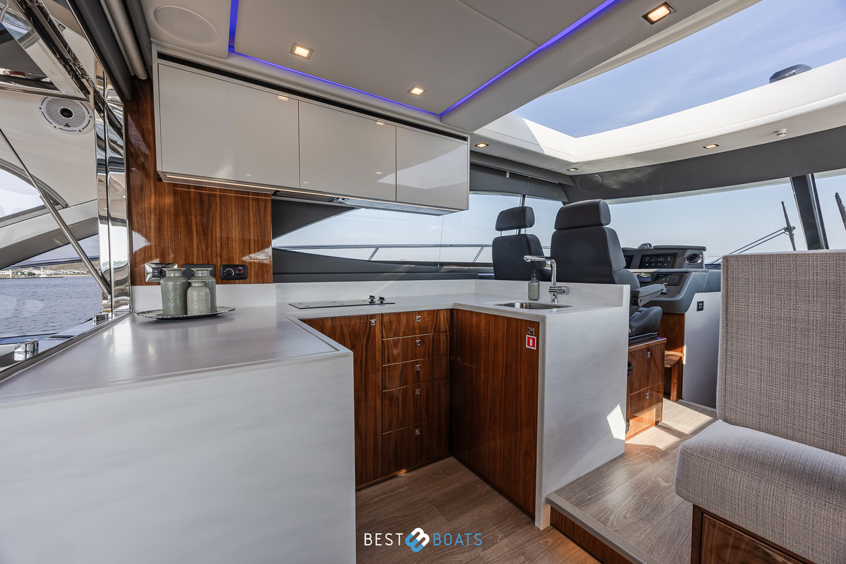 foto: 13 Riviera 4600 SPORT YACHT-PLATINUM EDITION