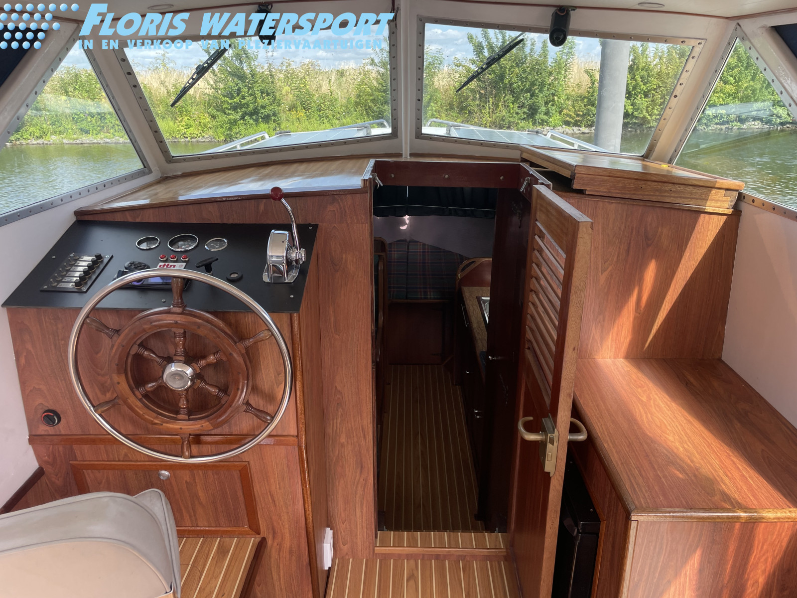 foto: 6 Polaris 800 Open Cabin
