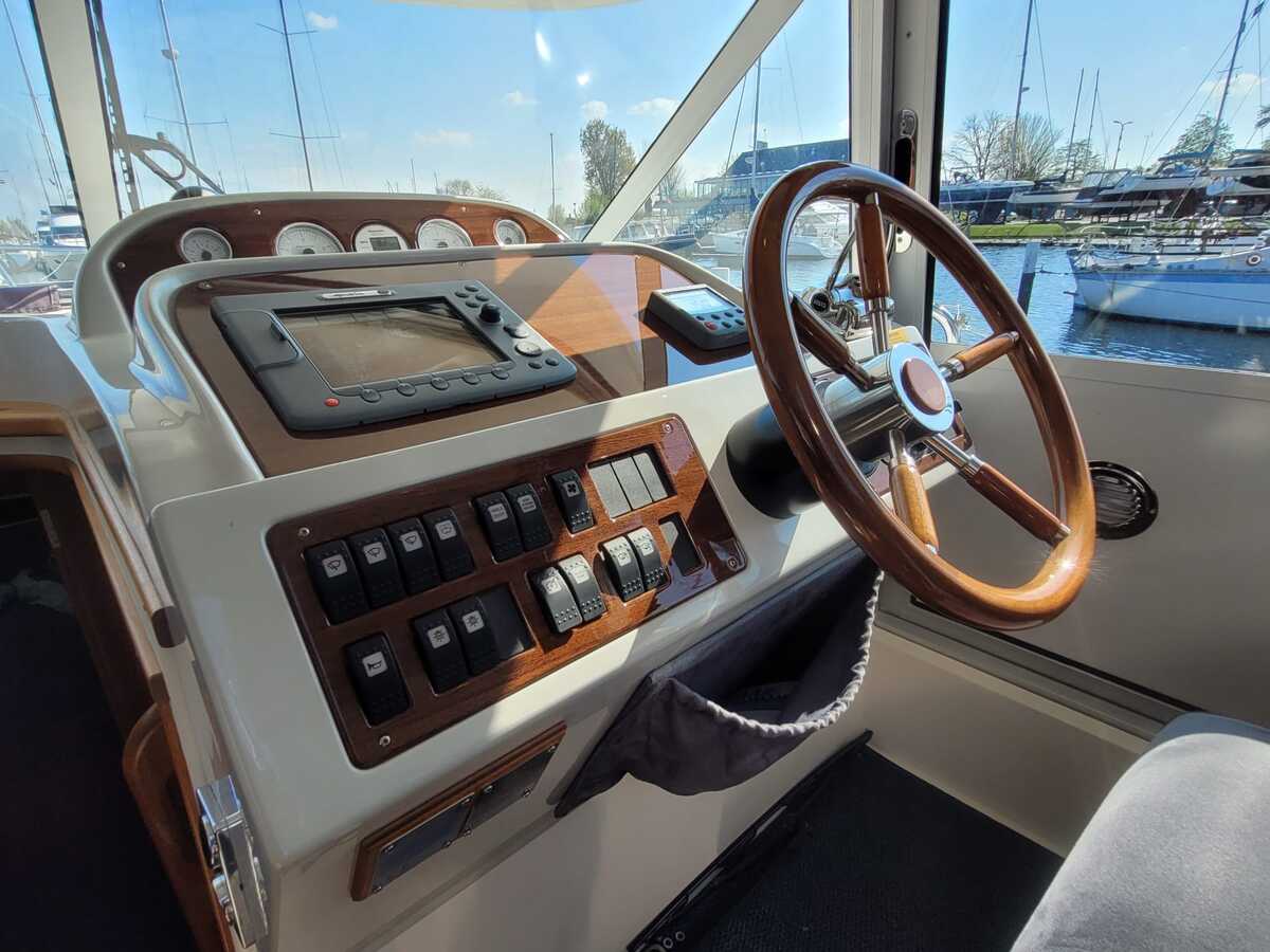 foto: 6 Nimbus 380 Commander