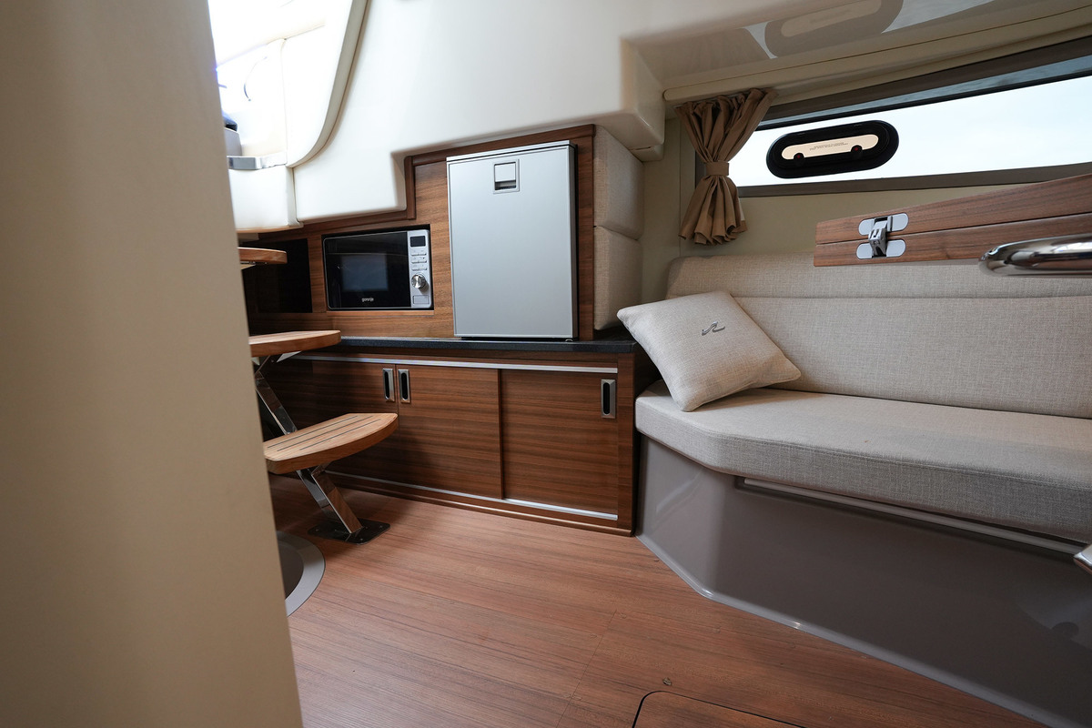 foto: 11 Sea Ray Sundancer 320