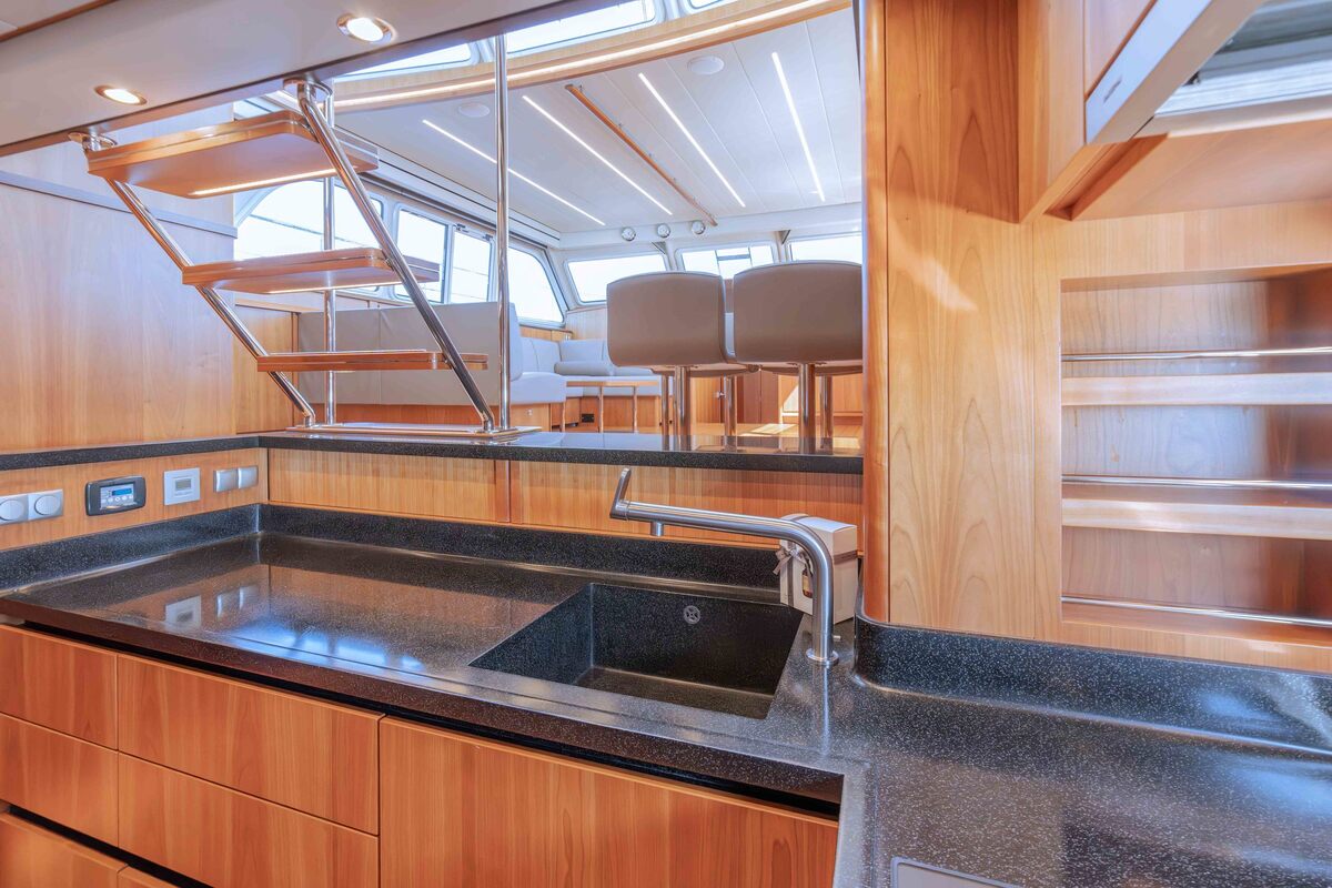 foto: 32 Linssen Grand Sturdy 590 AC Wheelhouse L-Class