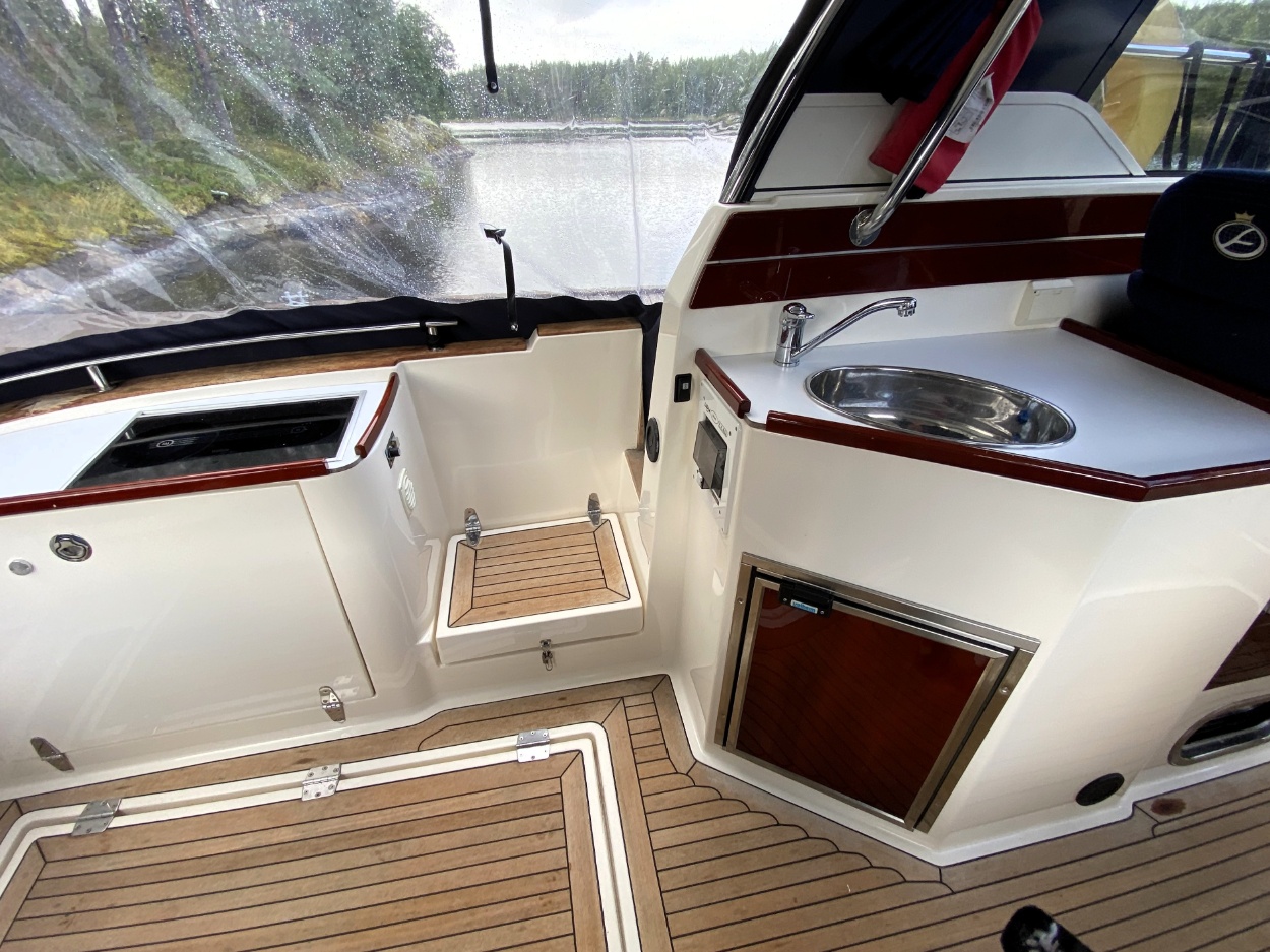 foto: 6 Aquador 33 HT
