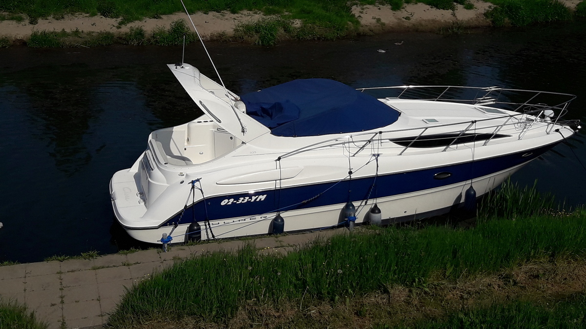foto: 8 Bayliner 305