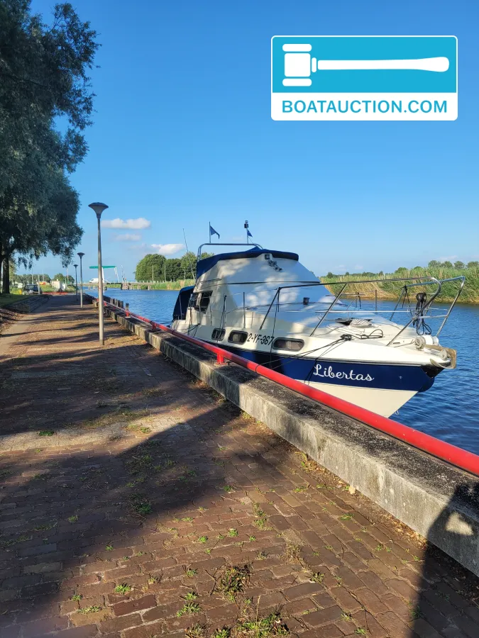 foto: 6 Sealine 305 fly