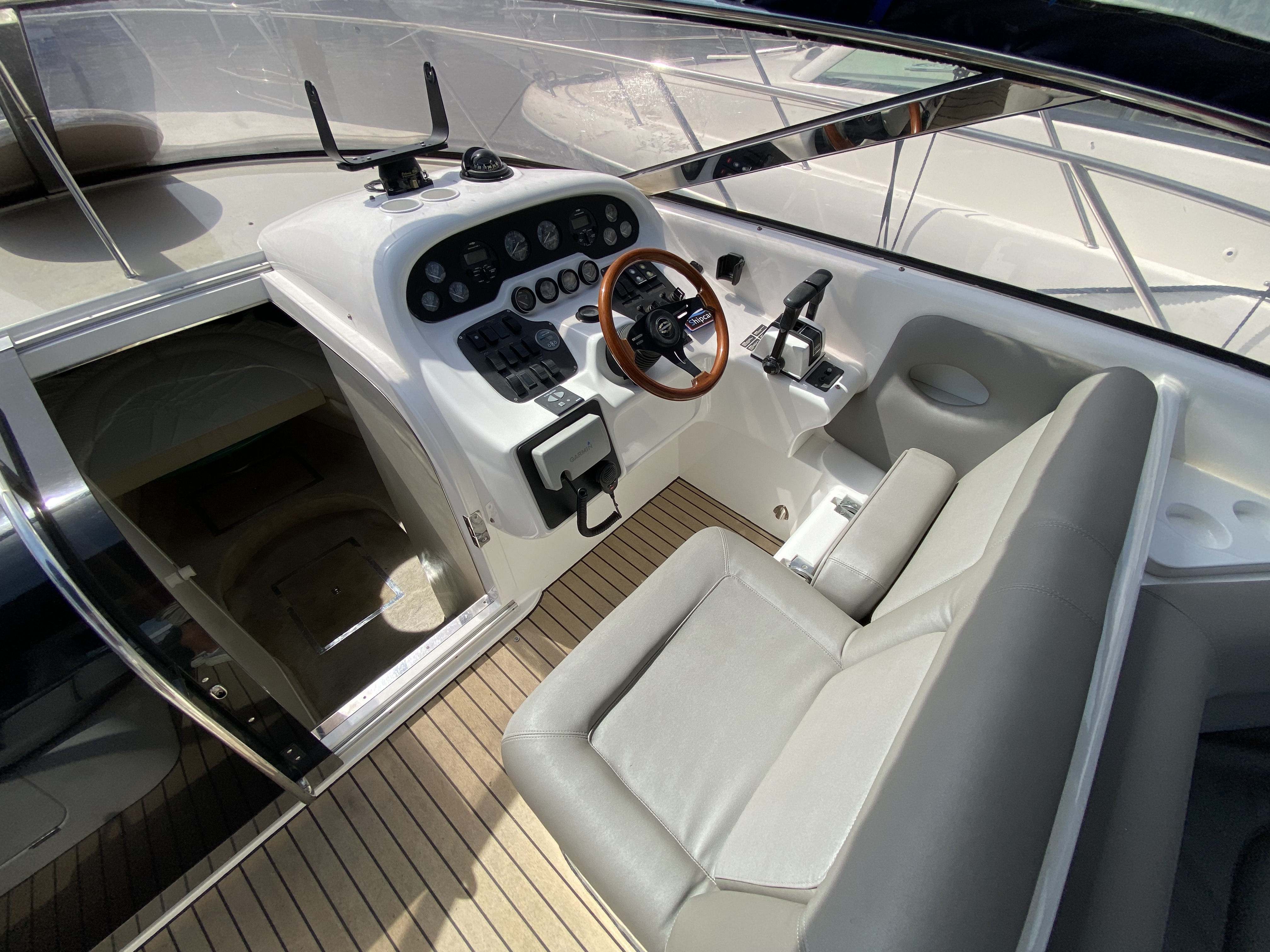 foto: 4 Sunseeker Comanche 40